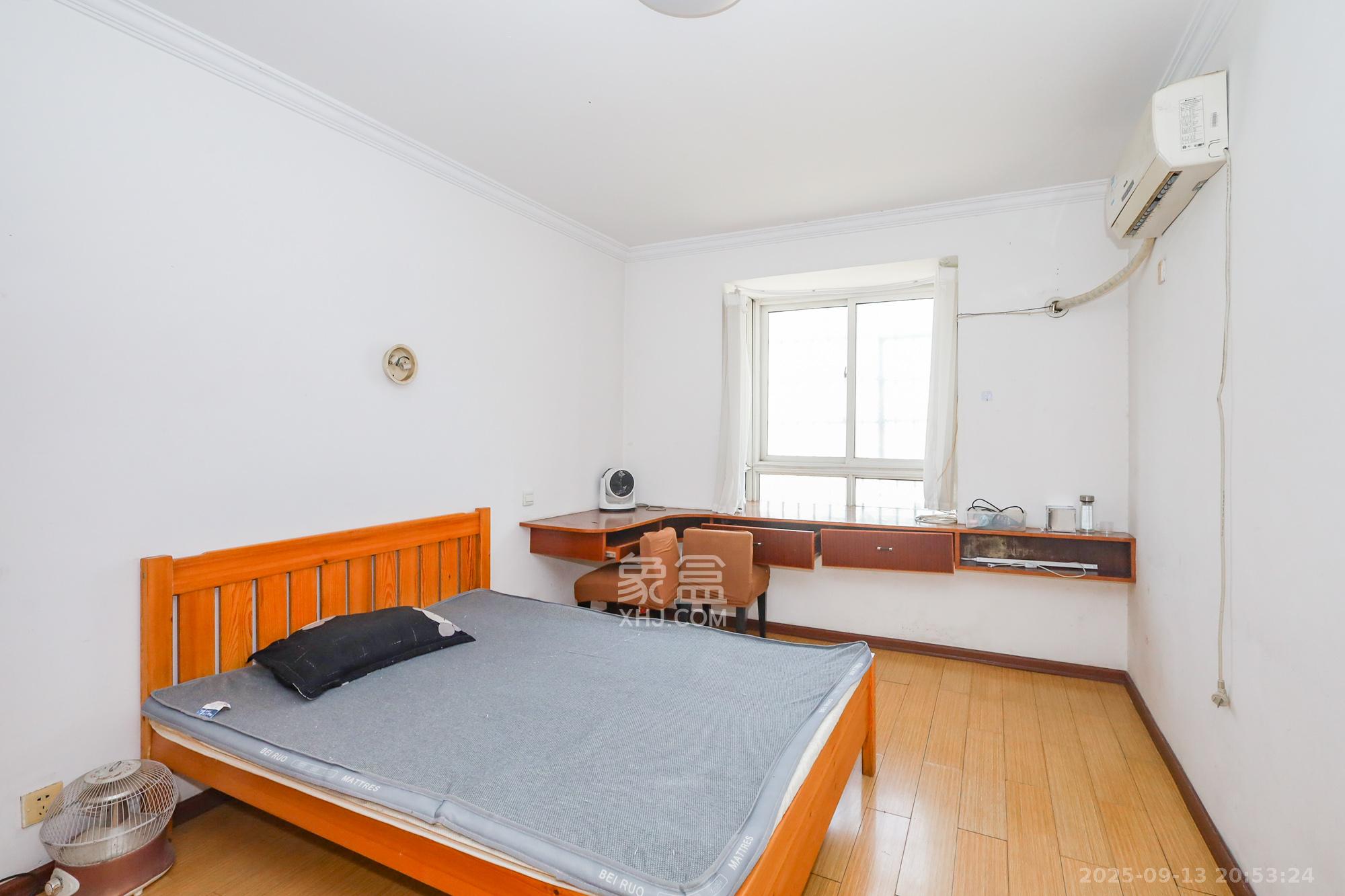 德润园  2室2厅1卫    63.0万卧室