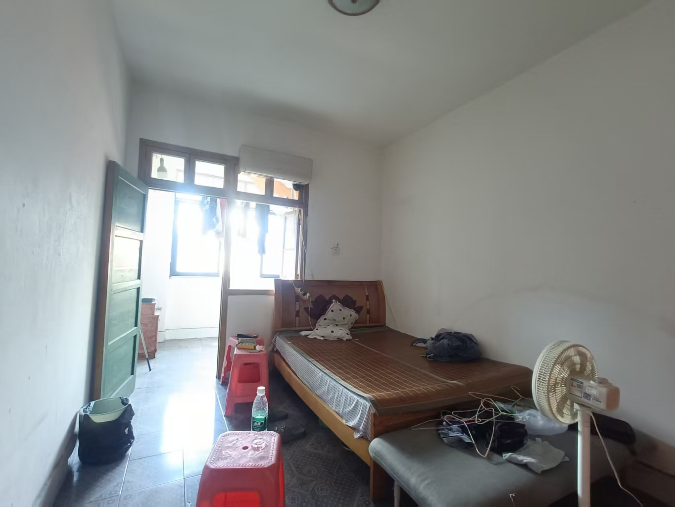 五金百货小区  1室1厅1卫    18.0万客厅