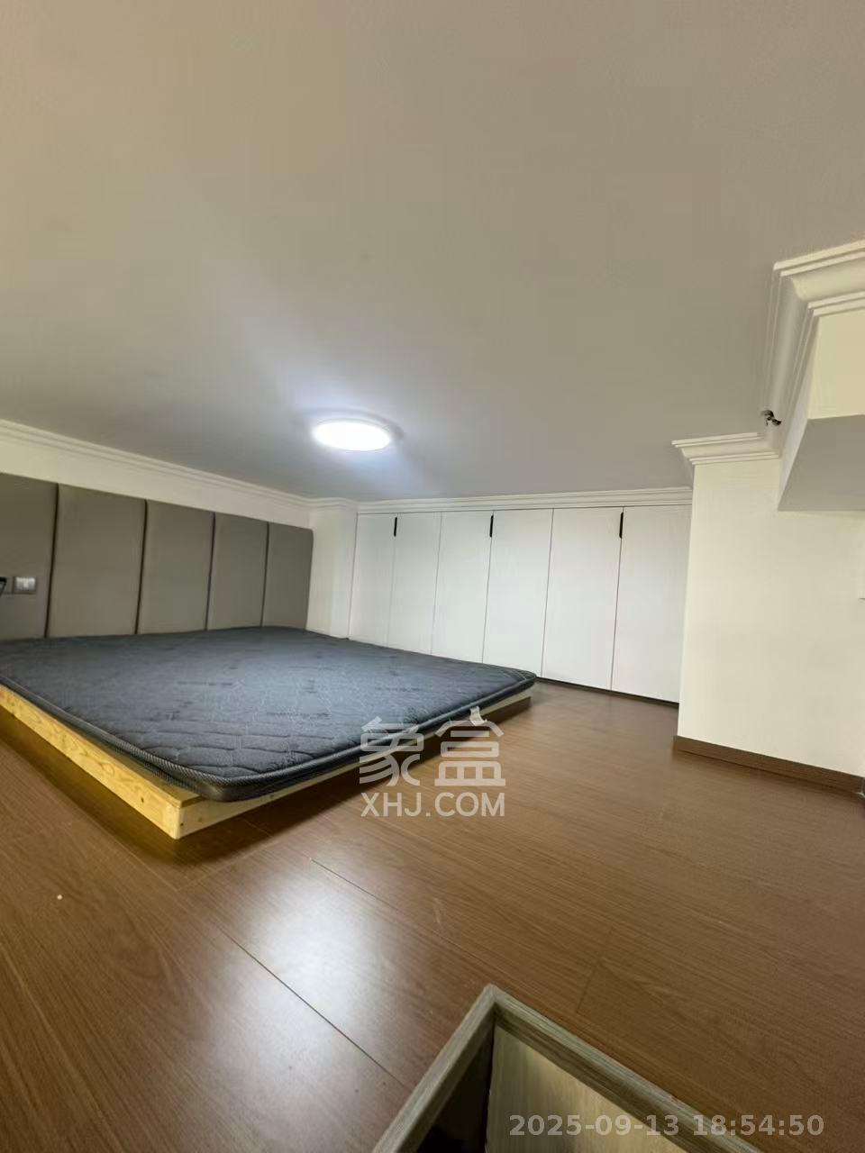 绿地商务广场  1室1厅1卫    1700.0元/月室内图