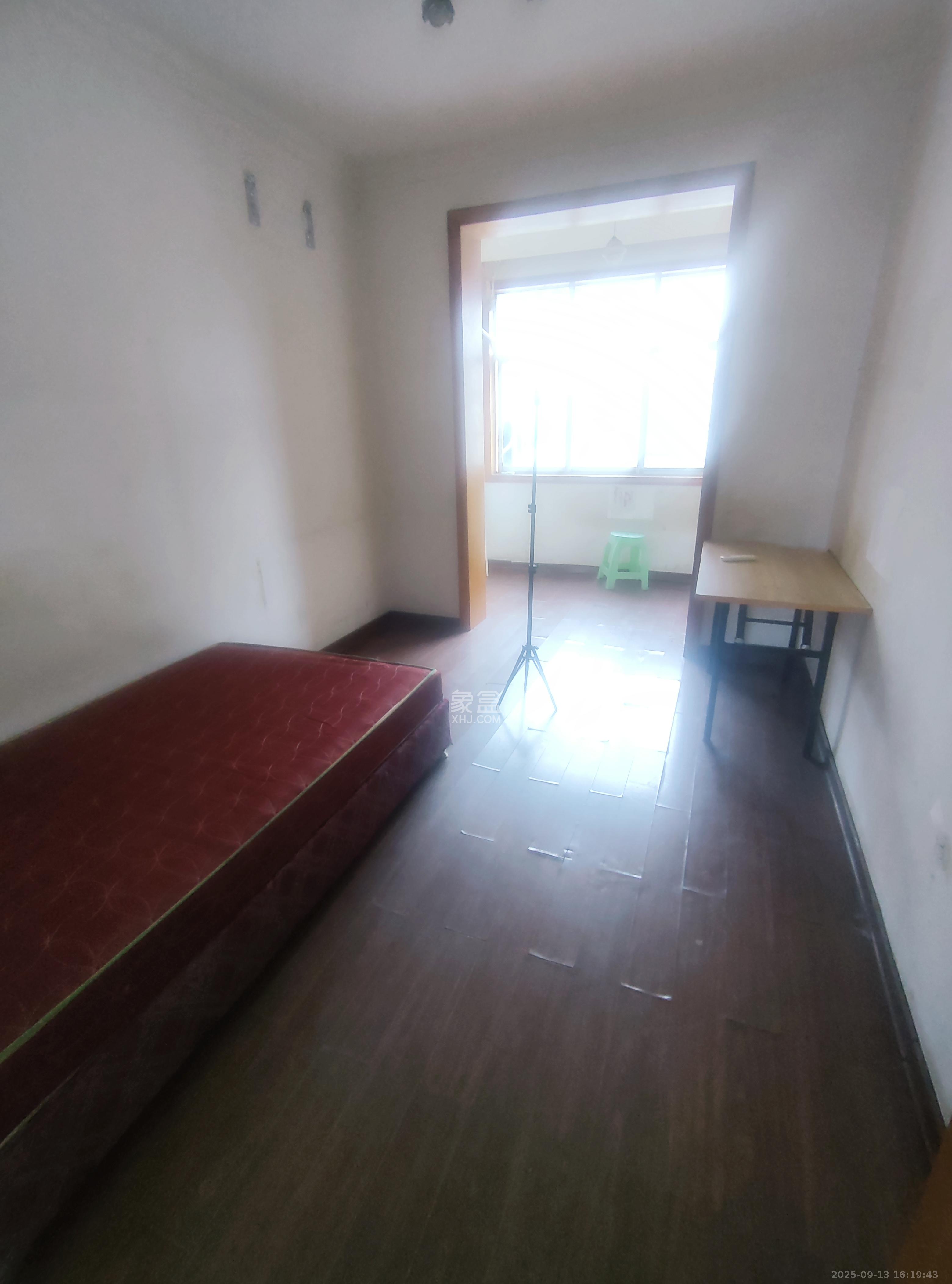 湘华公寓  5室2厅2卫   2600.00元/月室内图