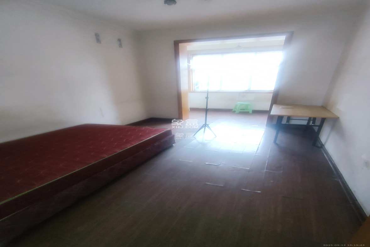 湘华公寓 5室2厅2卫 2600.0元/月 湘华公寓 5室2厅2卫 2600.0元/月室内图