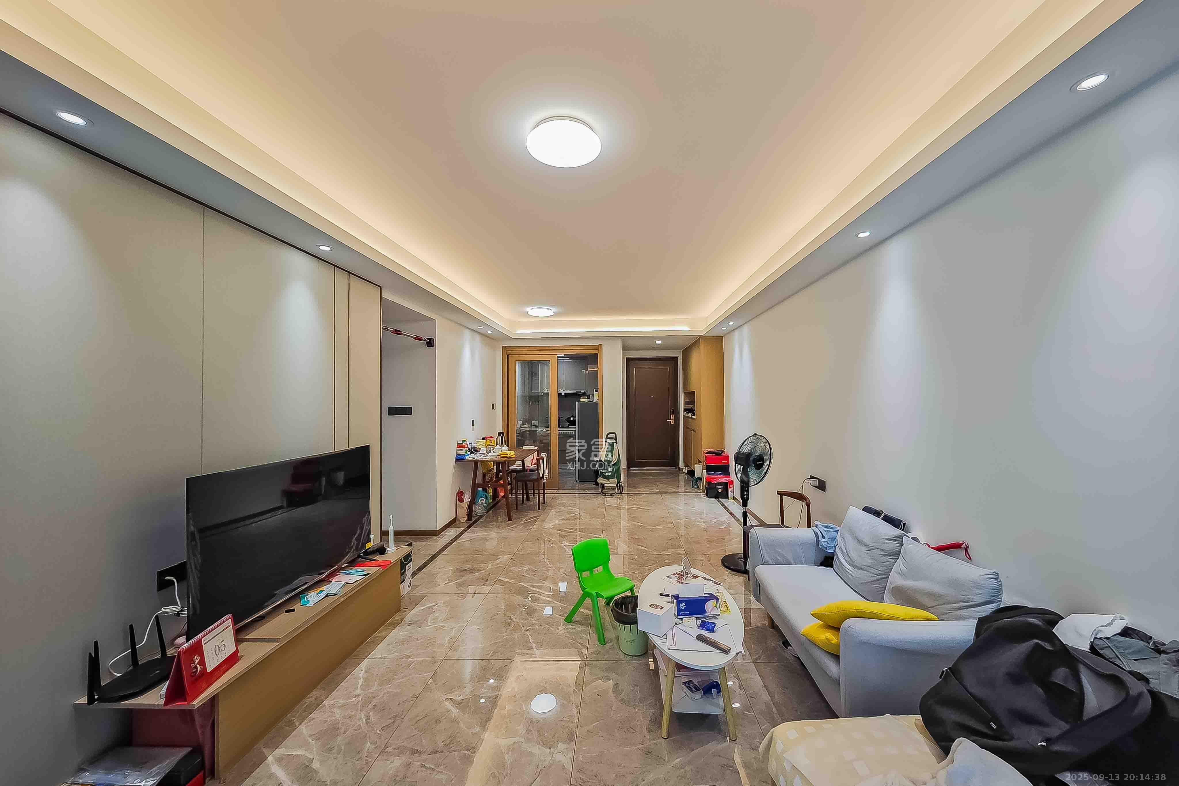 旭辉雨花郡  3室2厅2卫    148.0万客厅