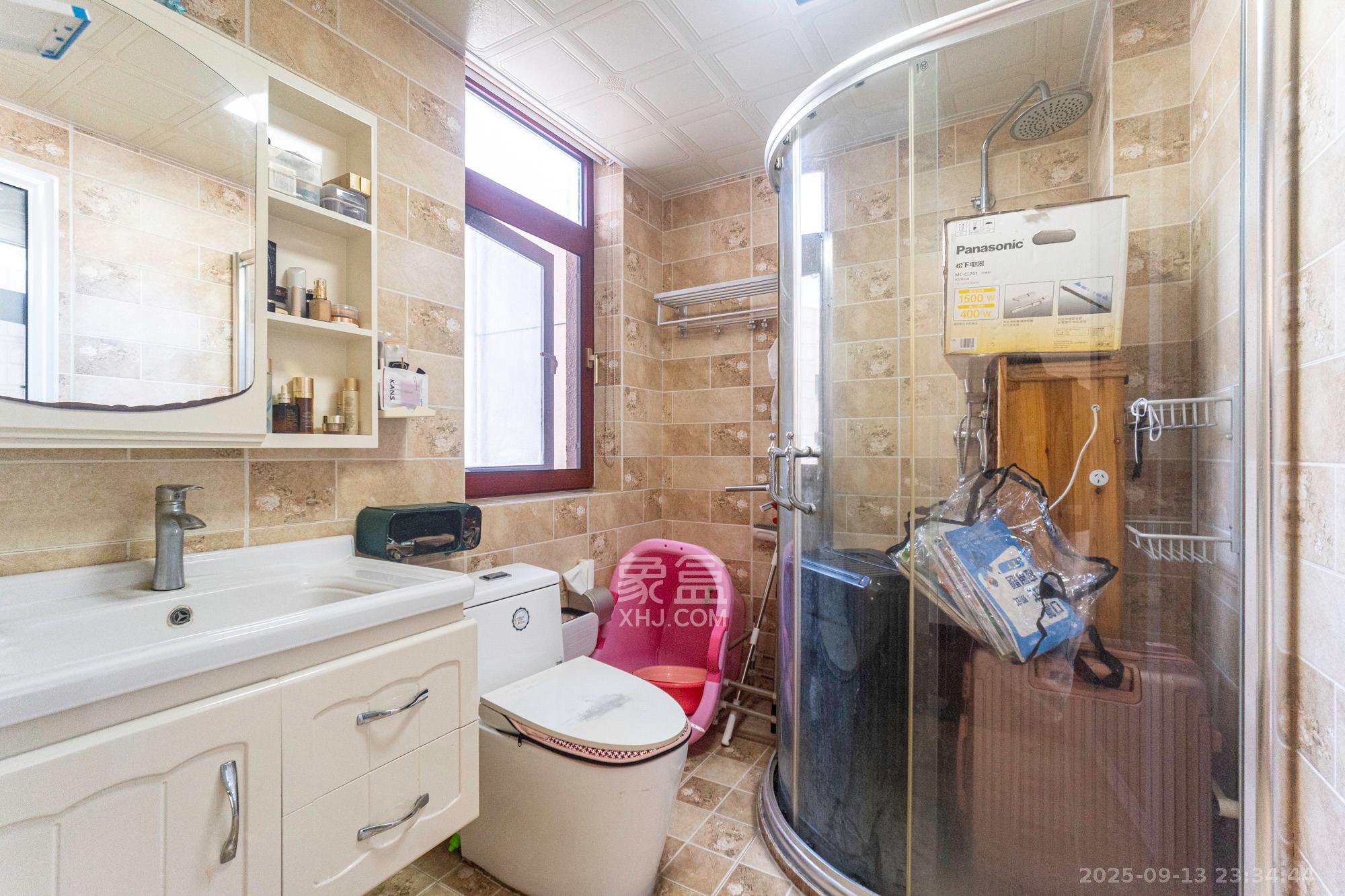 金色比华利  4室2厅2卫    109.5万卫生间