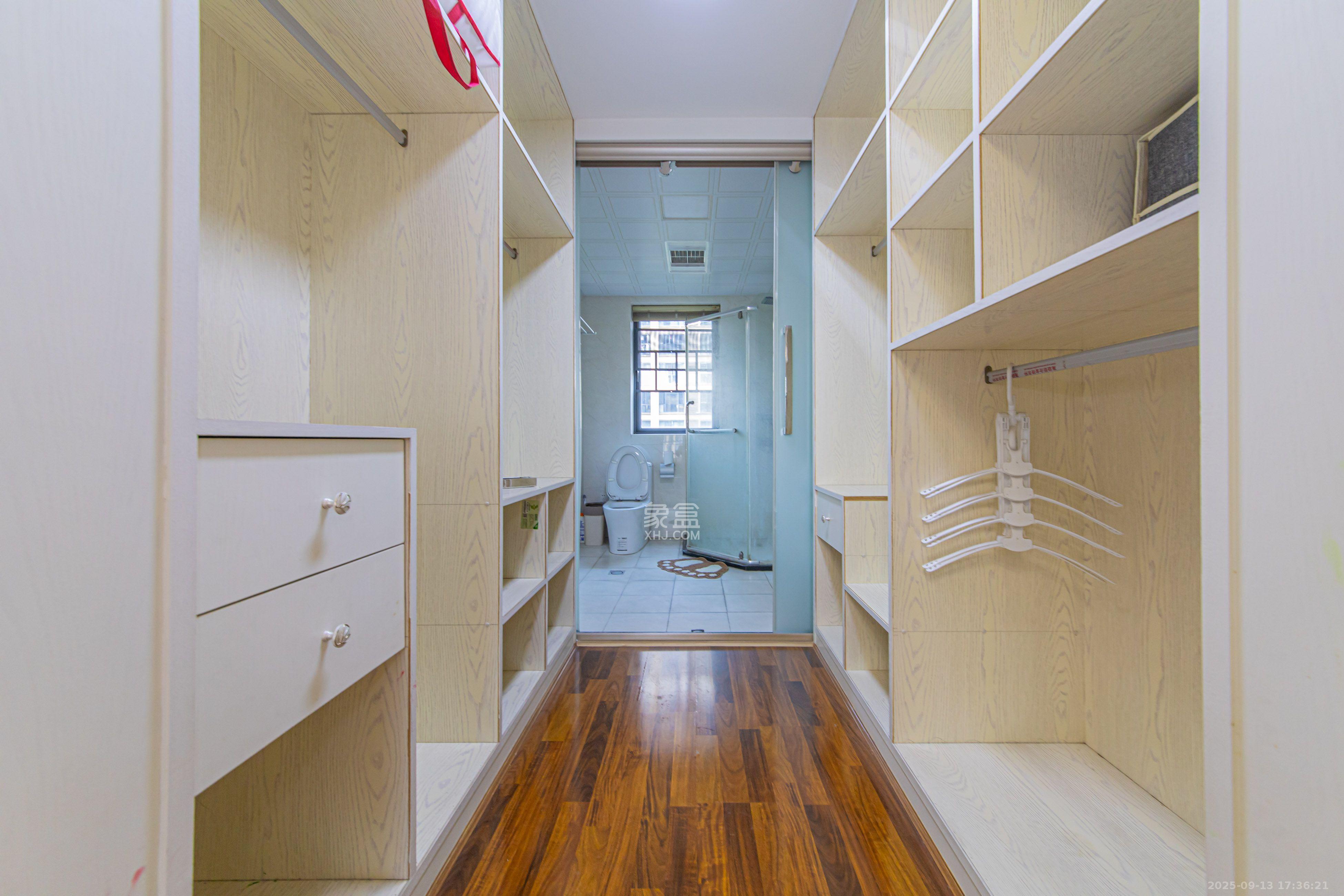 中建芙蓉嘉苑  4室2厅2卫    3000.0元/月室内图