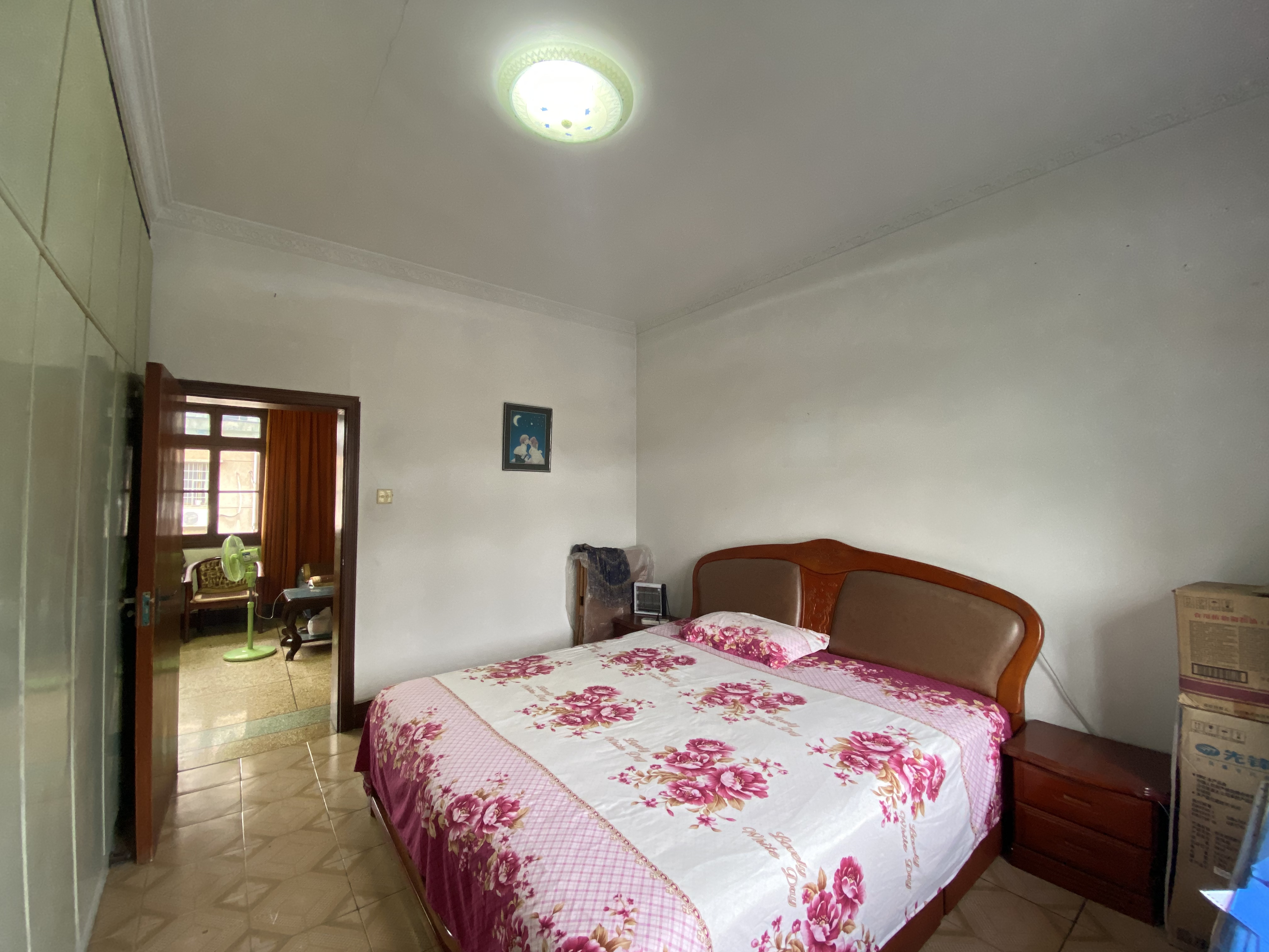 建设银行单位房(海棠社区朝富巷1号) 3室2厅1卫 32.0万 建设银行单位房(海棠社区朝富巷1号) 3室2厅1卫 32.0万室内图