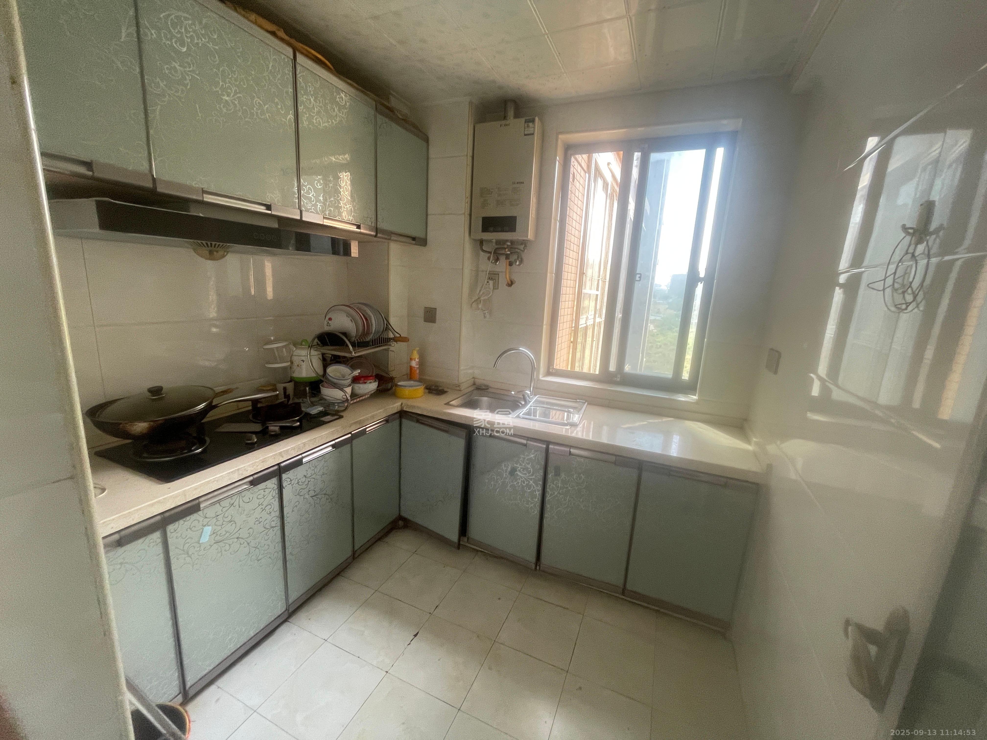 保利花园  2室2厅1卫    2000.0元/月 保利花园  2室2厅1卫    2000.0元/月室内图