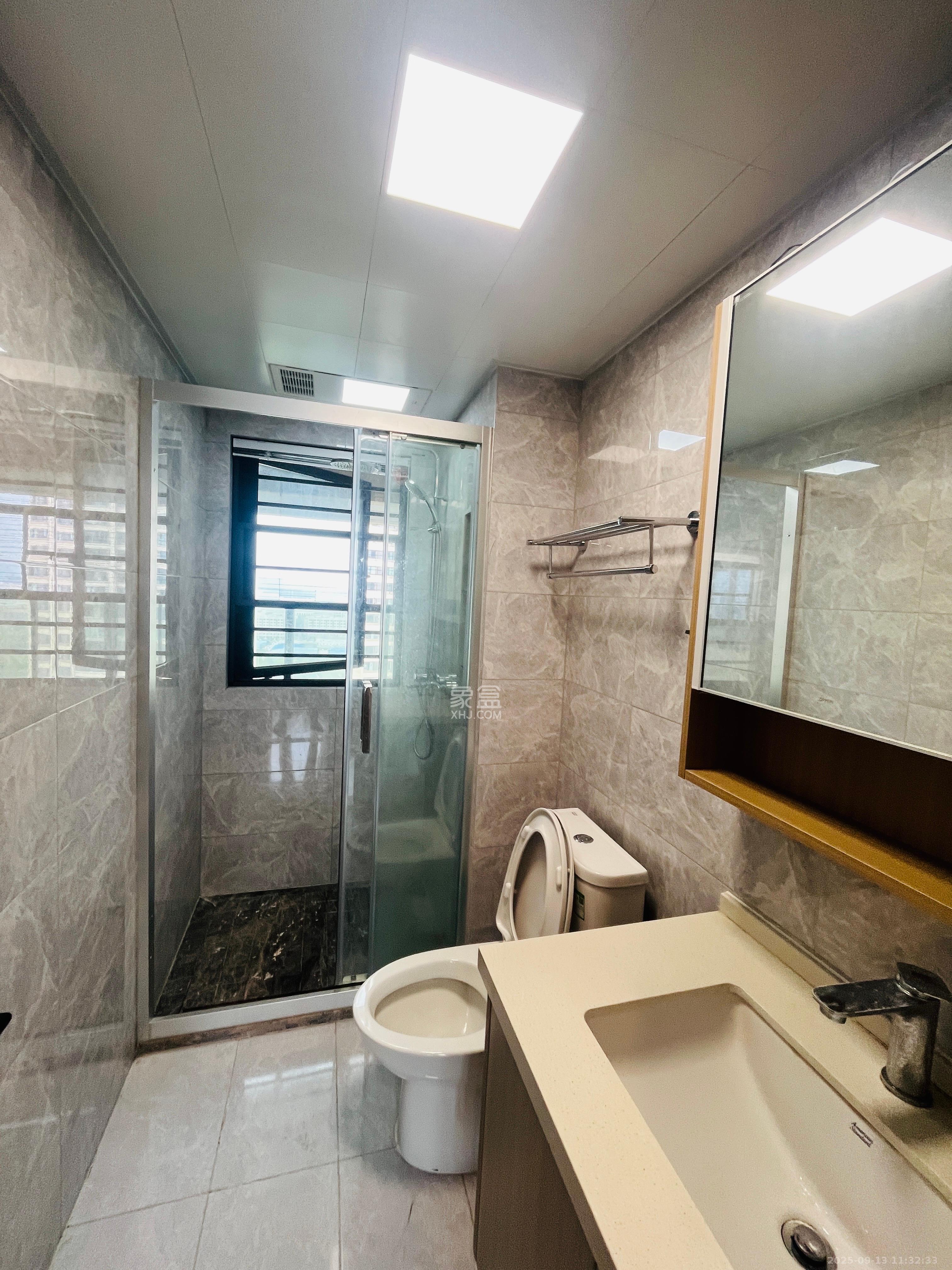 汉唐世家二期  3室2厅2卫    2300.0元/月室内图