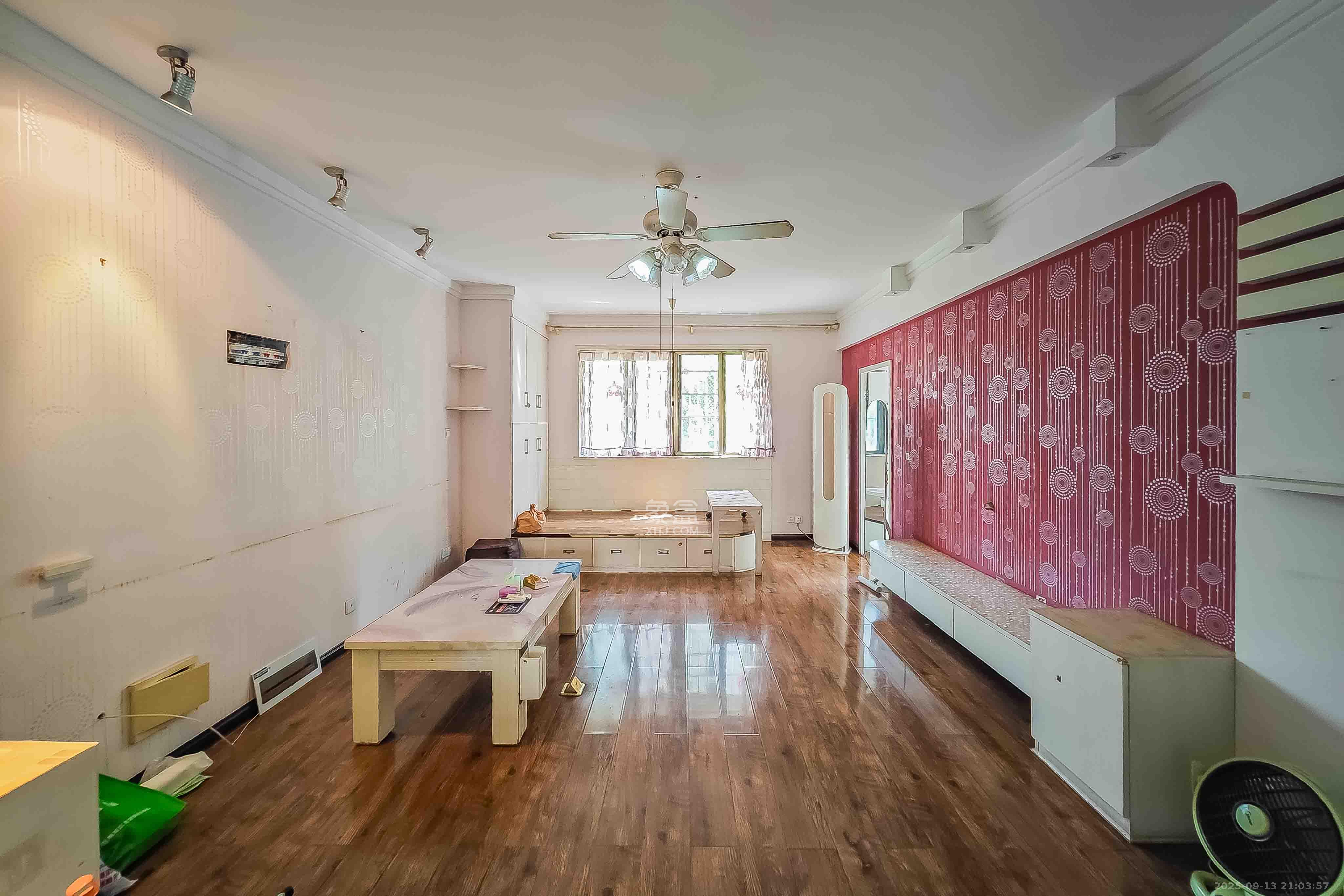 湘核佳苑  3室2厅2卫    90.0万 湘核佳苑  3室2厅2卫    90.0万客厅