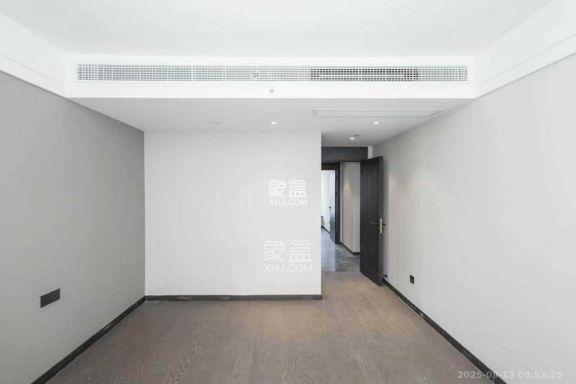 绿地麓云国际一期  5室2厅2卫    5000.0元/月 绿地麓云国际一期  5室2厅2卫    5000.0元/月室内图