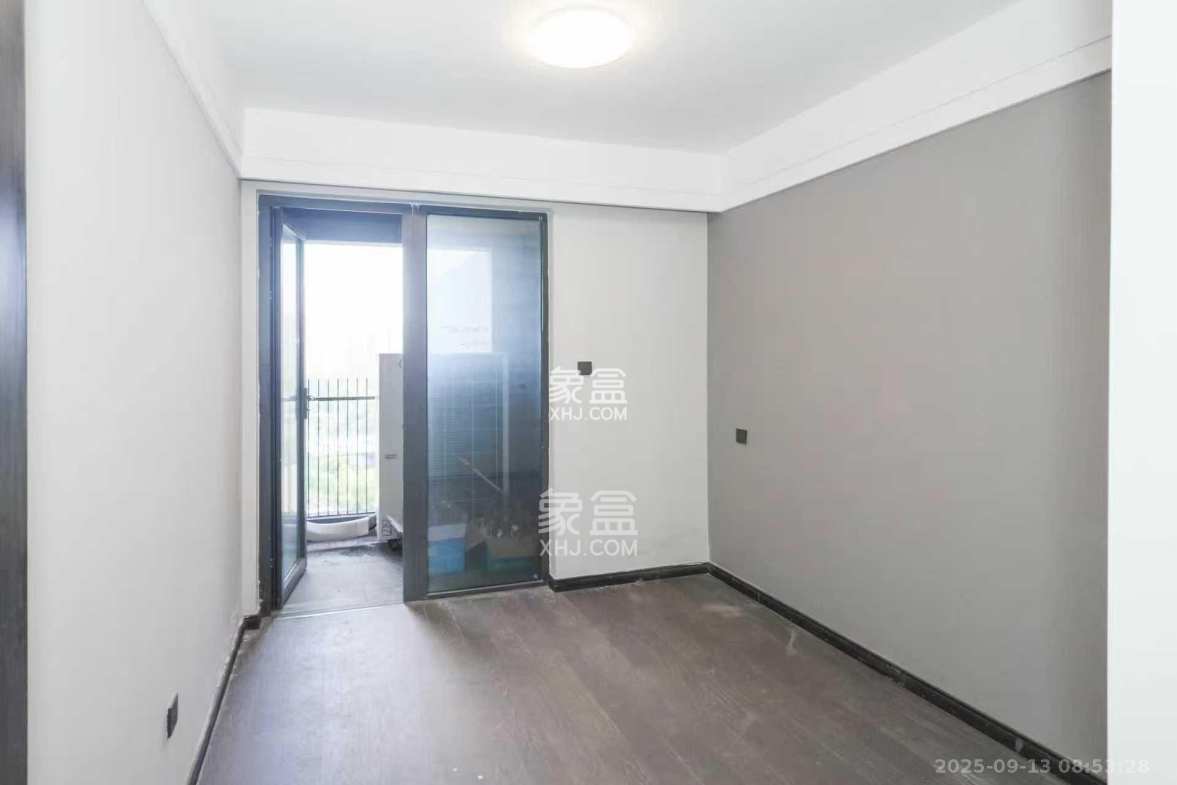 绿地麓云国际一期  5室2厅2卫    5000.0元/月 绿地麓云国际一期  5室2厅2卫    5000.0元/月室内图