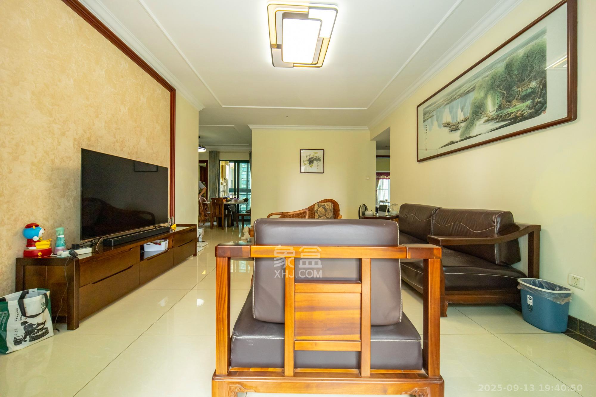 恒大雅苑 3室2厅2卫 125.0万 恒大雅苑 3室2厅2卫 125.0万客厅