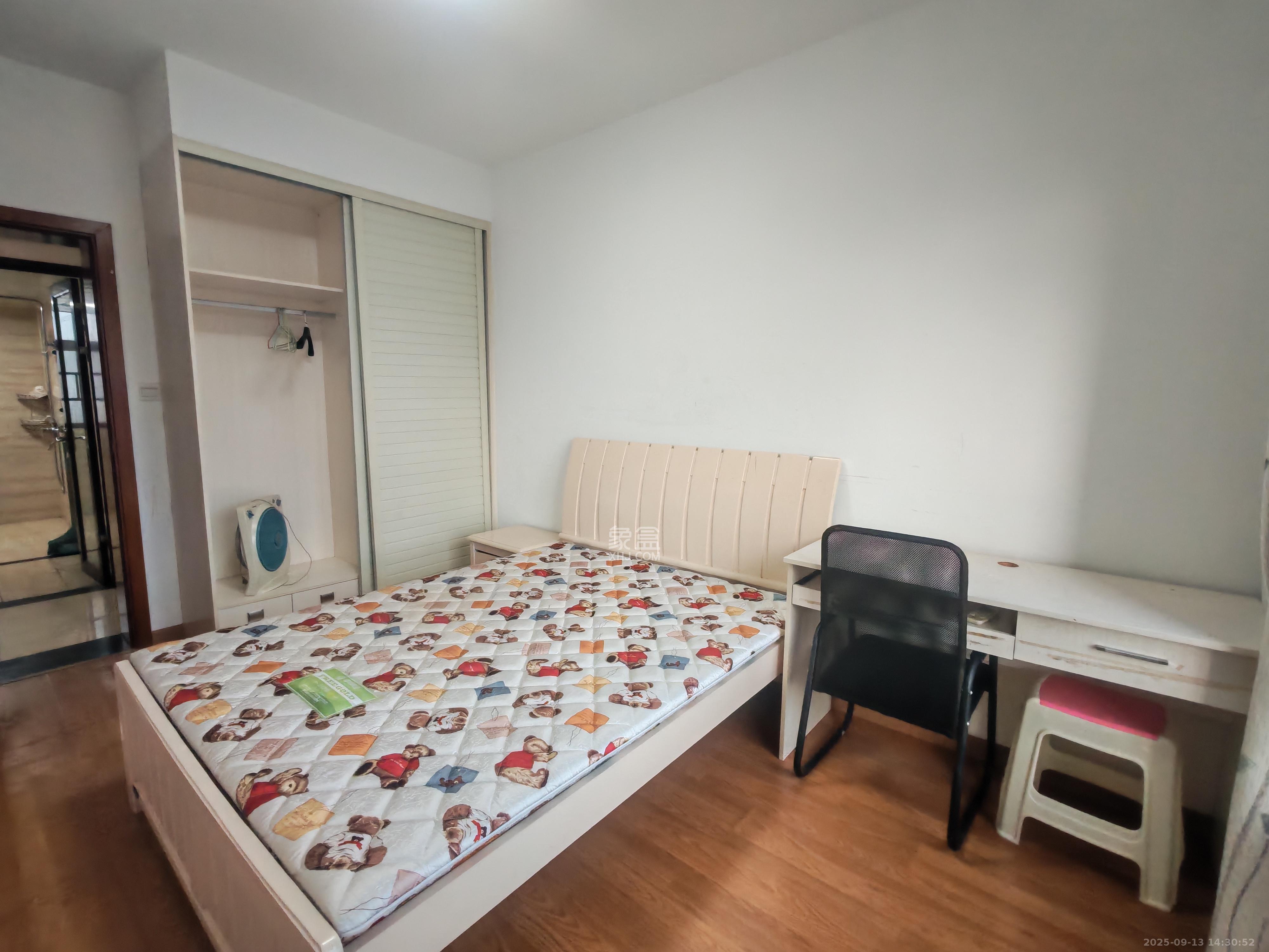 香樟兰亭（朗峰苑）  4室2厅2卫    2800.0元/月室内图