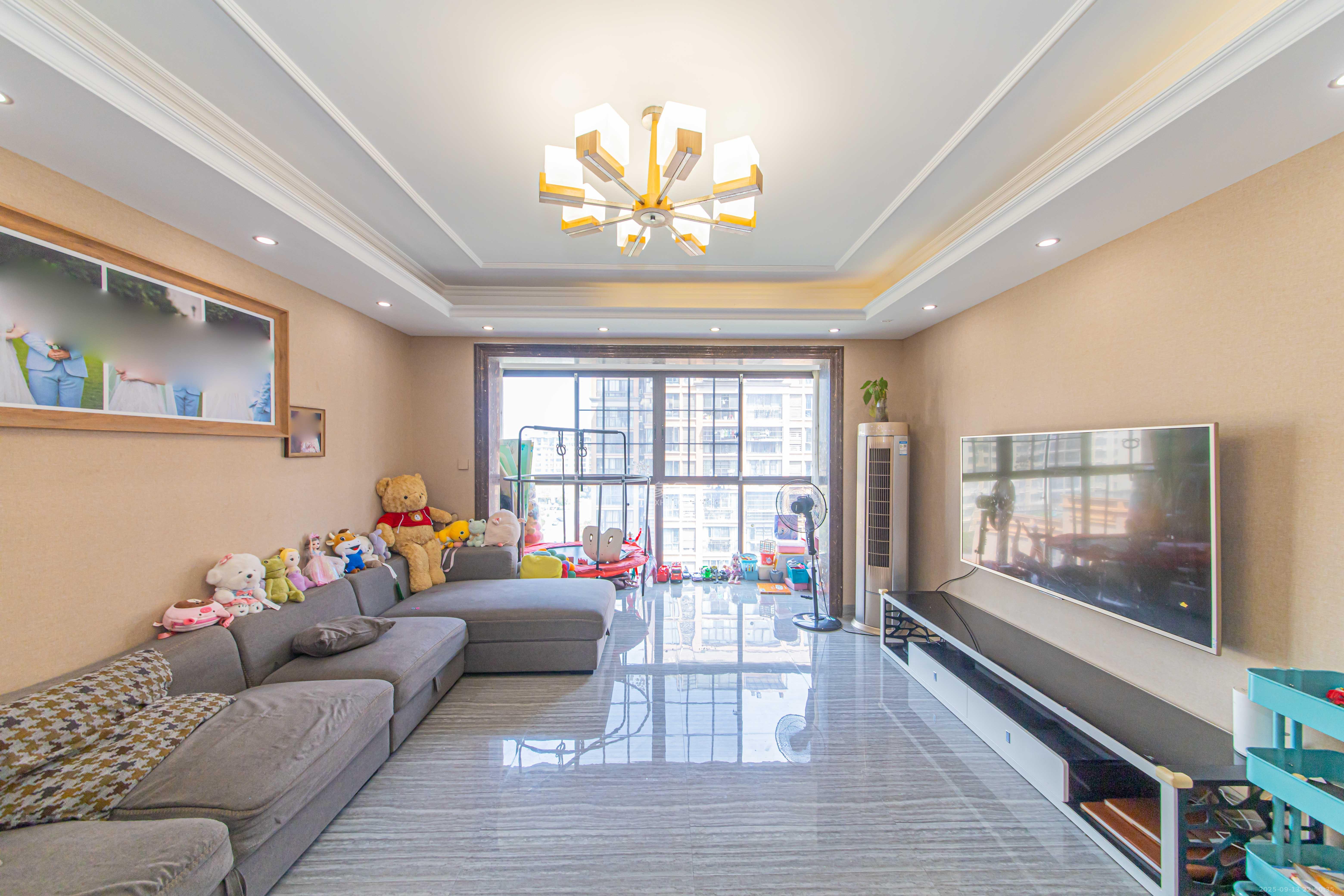 鑫远和城（一、二期）  4室2厅2卫    125.0万客厅