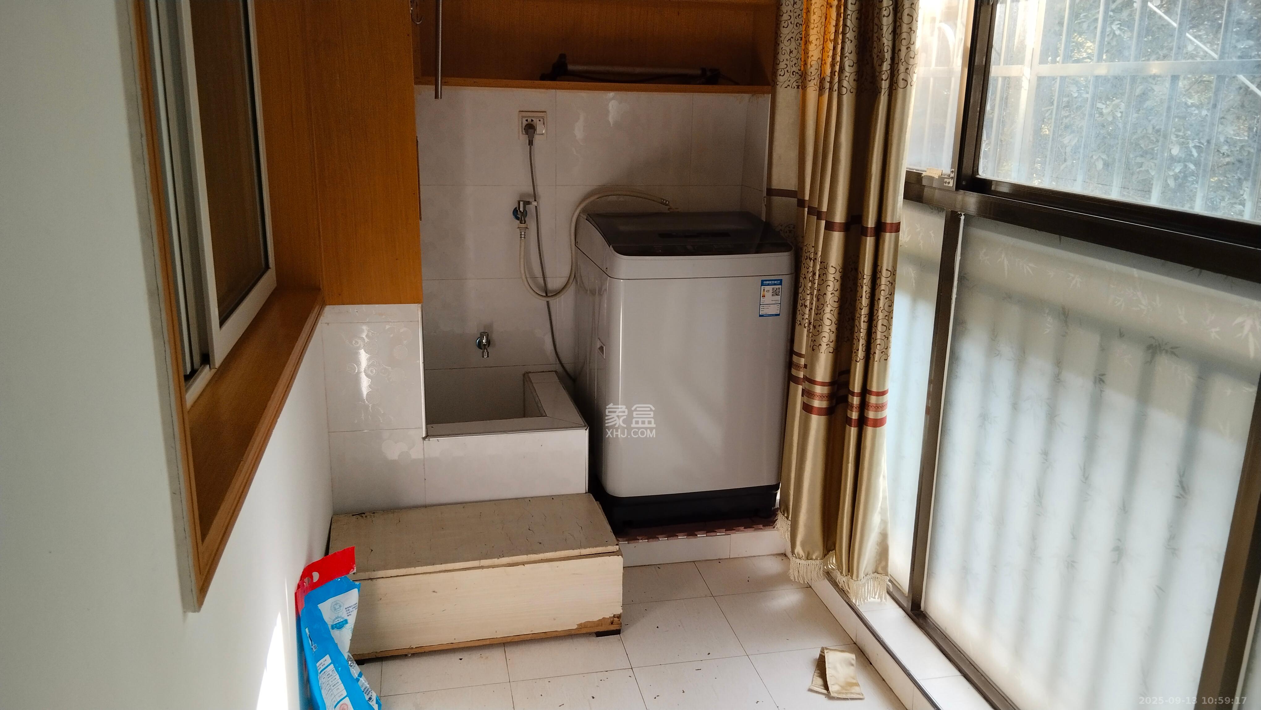 新诚小区  3室2厅1卫    1800.0元/月 新诚小区  3室2厅1卫    1800.0元/月室内图