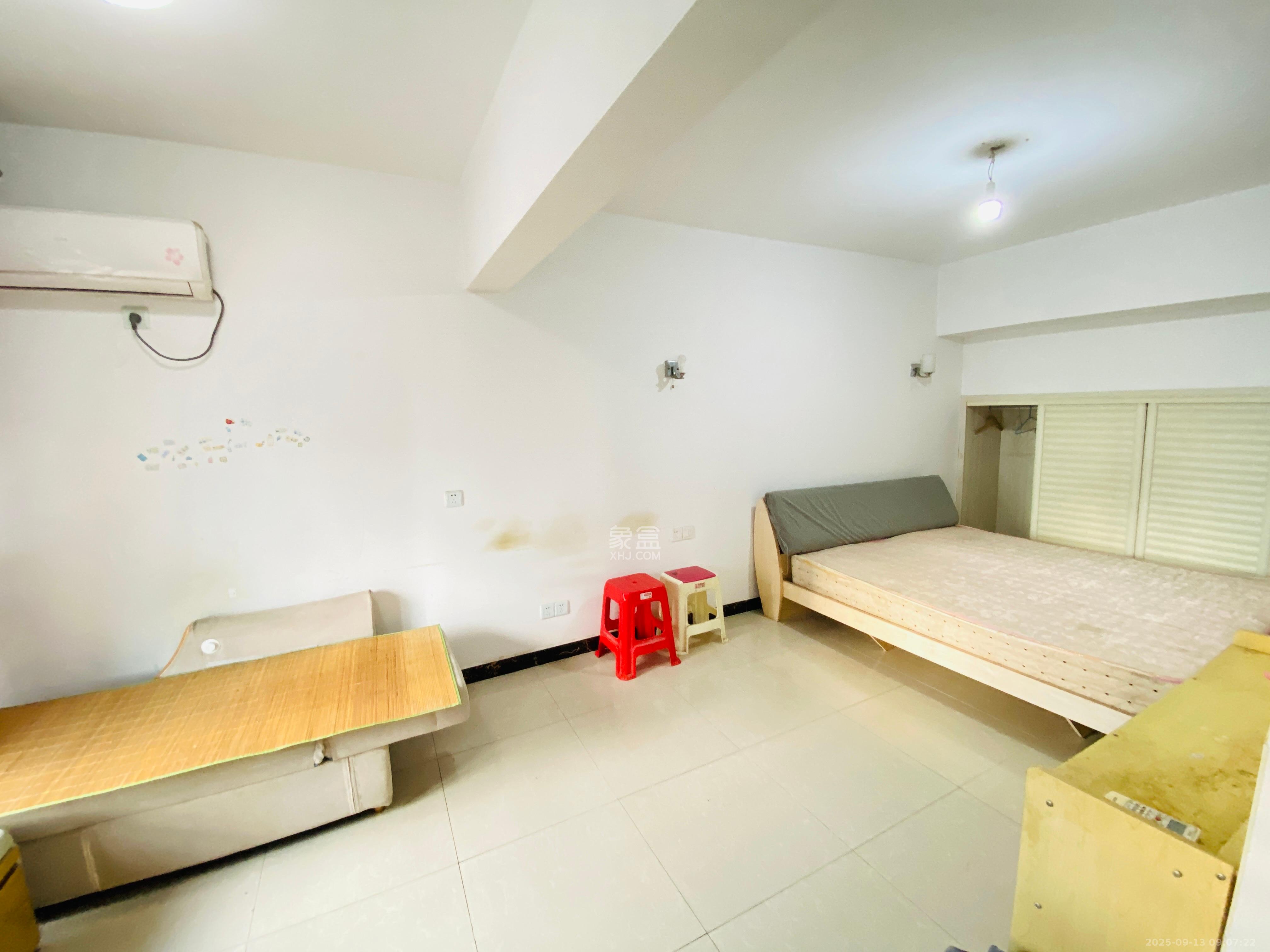 泰龙华府  2室1厅1卫    1700.0元/月 泰龙华府  2室1厅1卫    1700.0元/月室内图