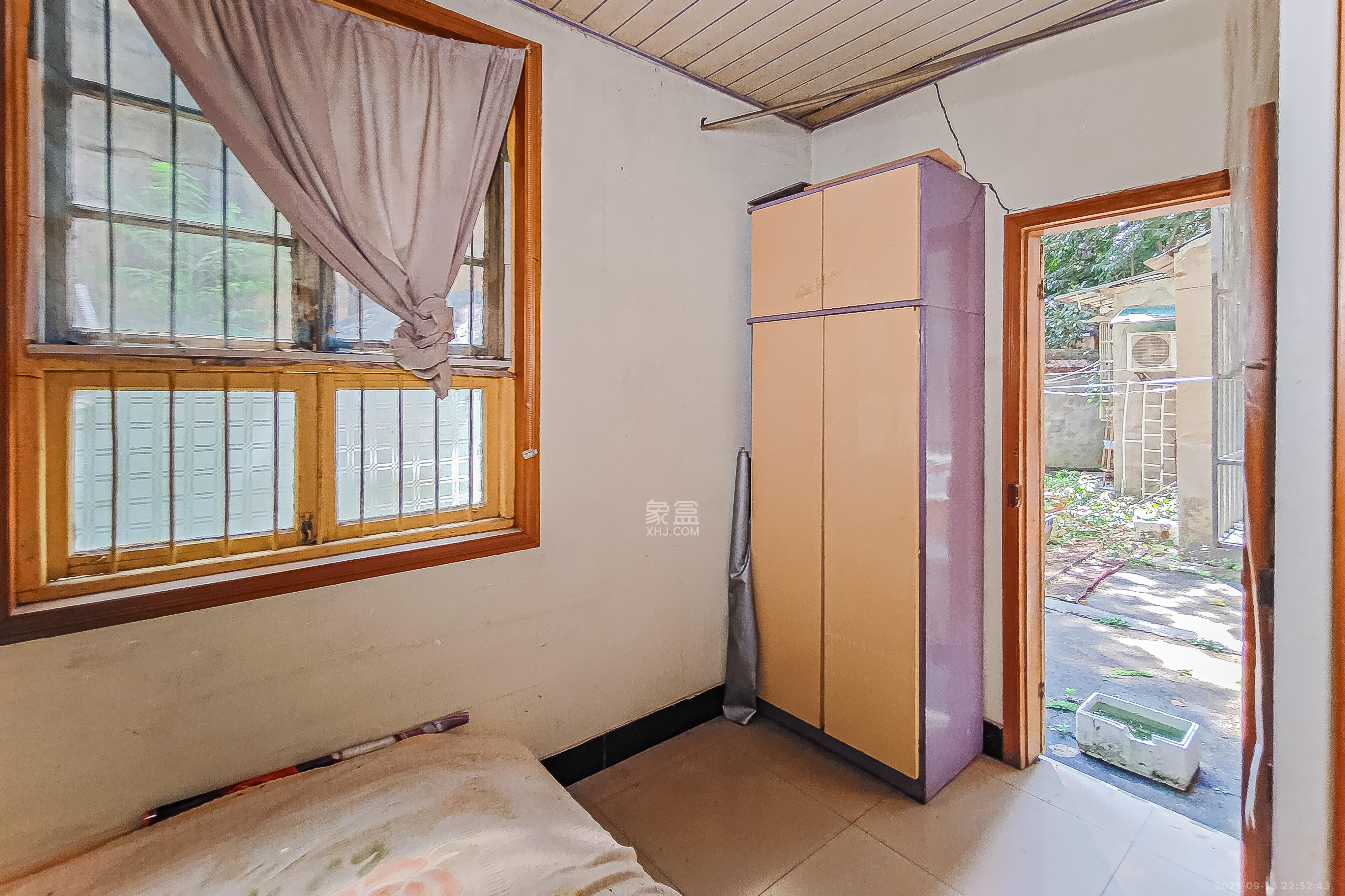 省机械工业学院（湖南工业职业学院雨花校区）  2室1厅1卫   38.00万卧室