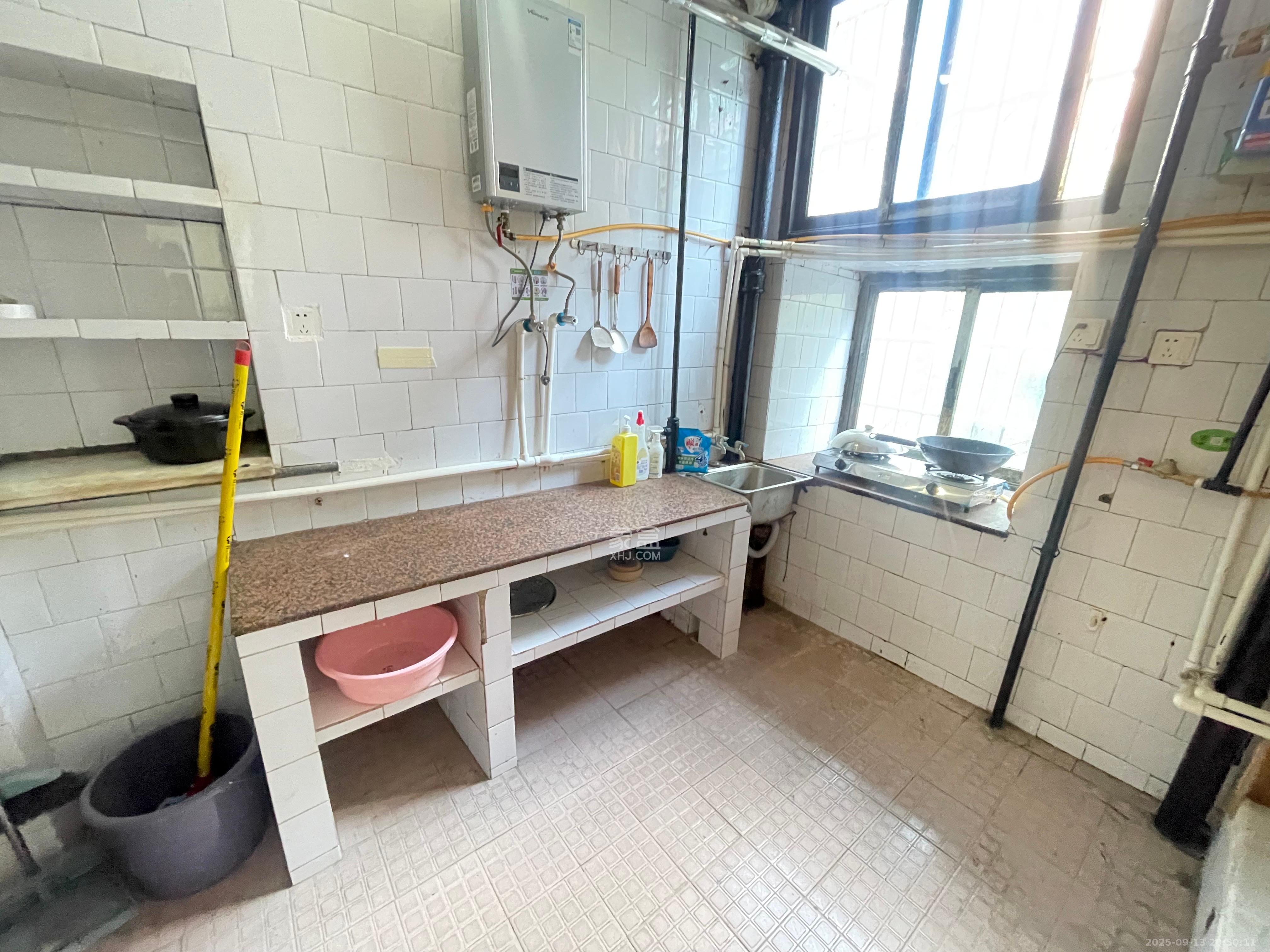 建工集团单位房  3室1厅1卫   2200.00元/月室内图