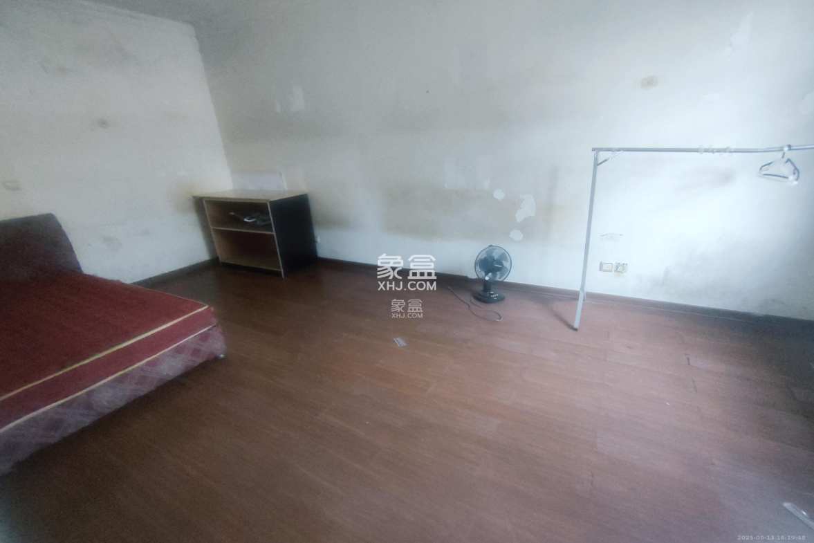 湘华公寓 5室2厅2卫 2600.0元/月 湘华公寓 5室2厅2卫 2600.0元/月室内图