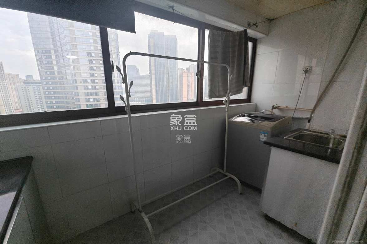 兰卡威国际 1室1厅1卫 1300.0元/月 兰卡威国际 1室1厅1卫 1300.0元/月室内图