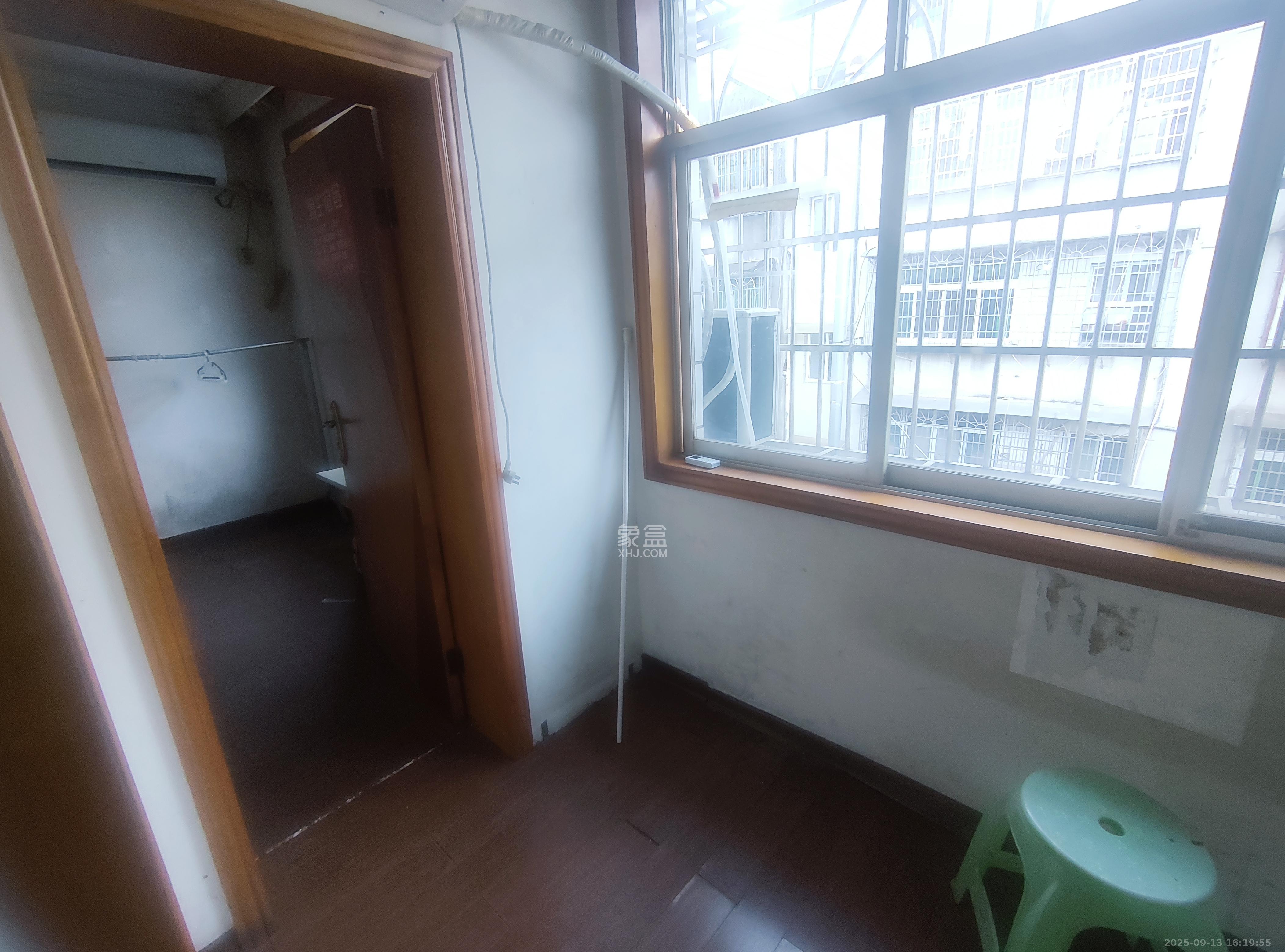 湘华公寓  5室2厅2卫   2600.00元/月室内图