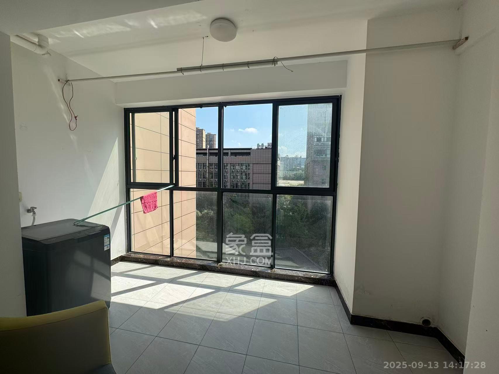 环亚高铁芯城 4室3厅3卫 3000.0元/月 环亚高铁芯城 4室3厅3卫 3000.0元/月室内图