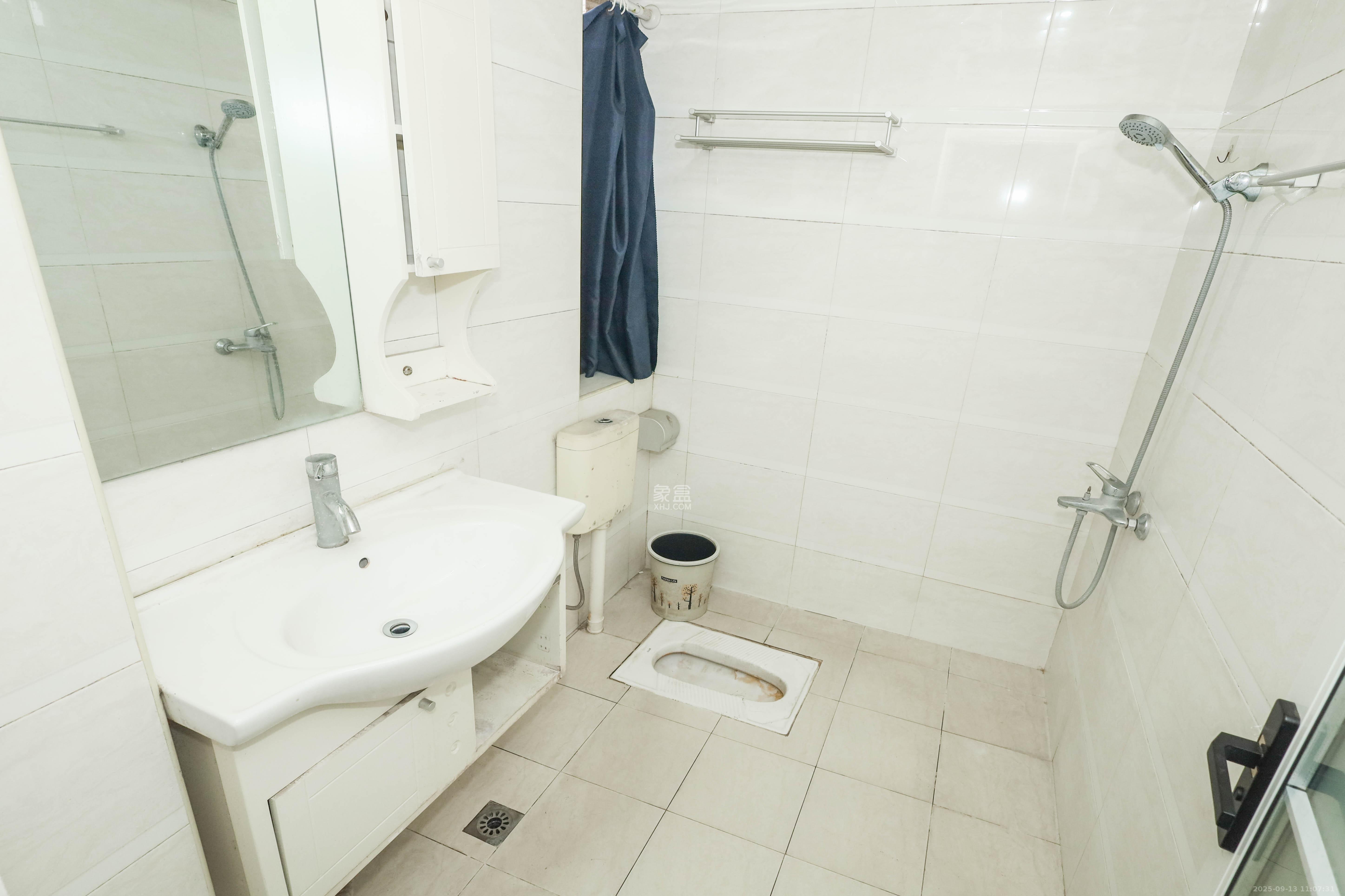 保利麓谷林语D区  3室1厅1卫    75.0万 保利麓谷林语D区  3室1厅1卫    75.0万卫生间