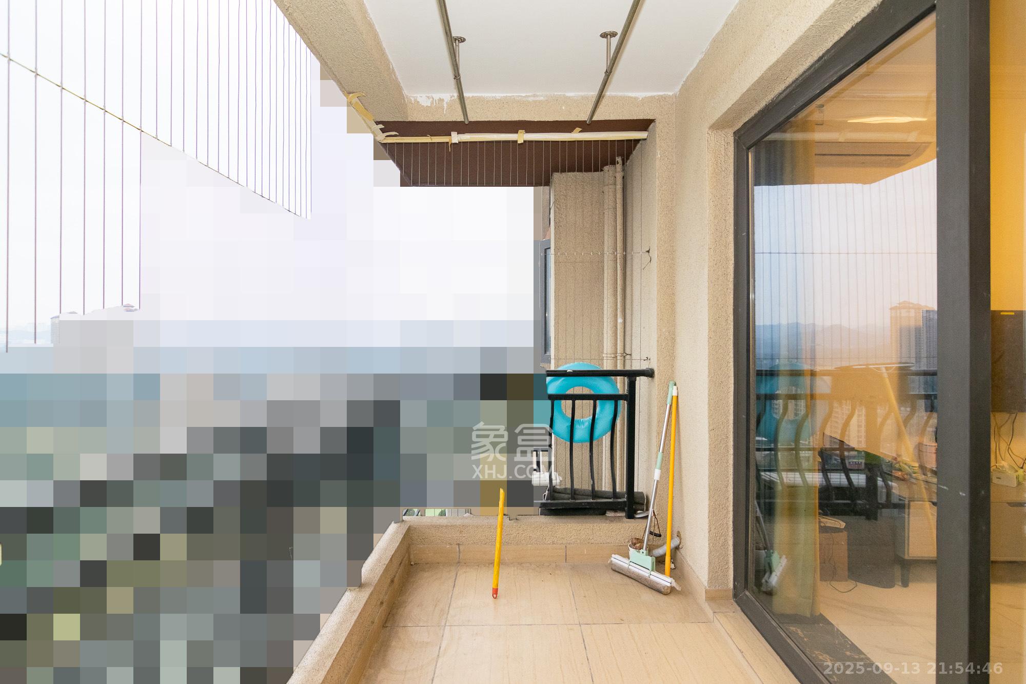 碧桂园高尔夫花园  3室2厅2卫    71.8万阳台