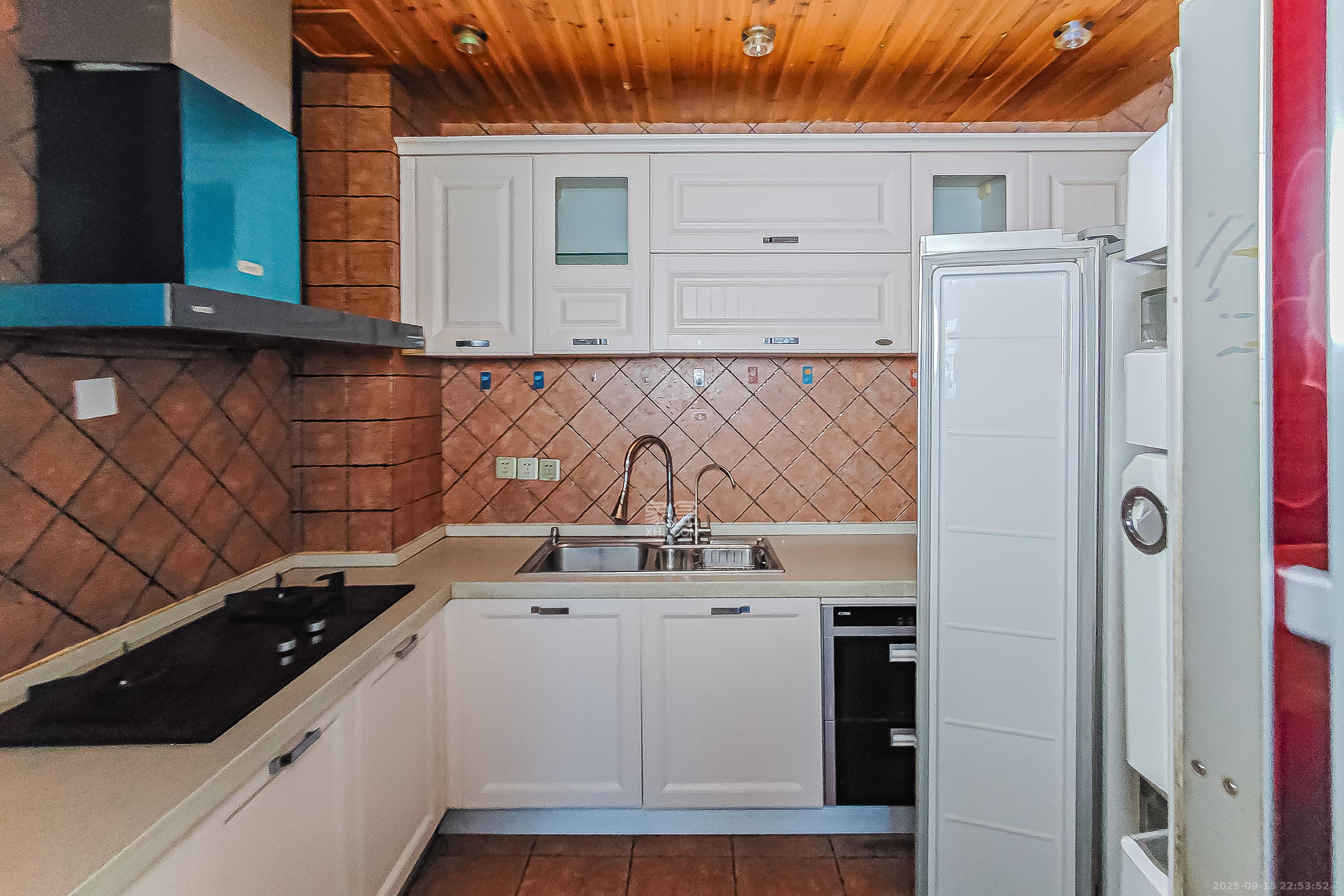 三万英尺 4室2厅1卫 142.0万 三万英尺 4室2厅1卫 142.0万厨房