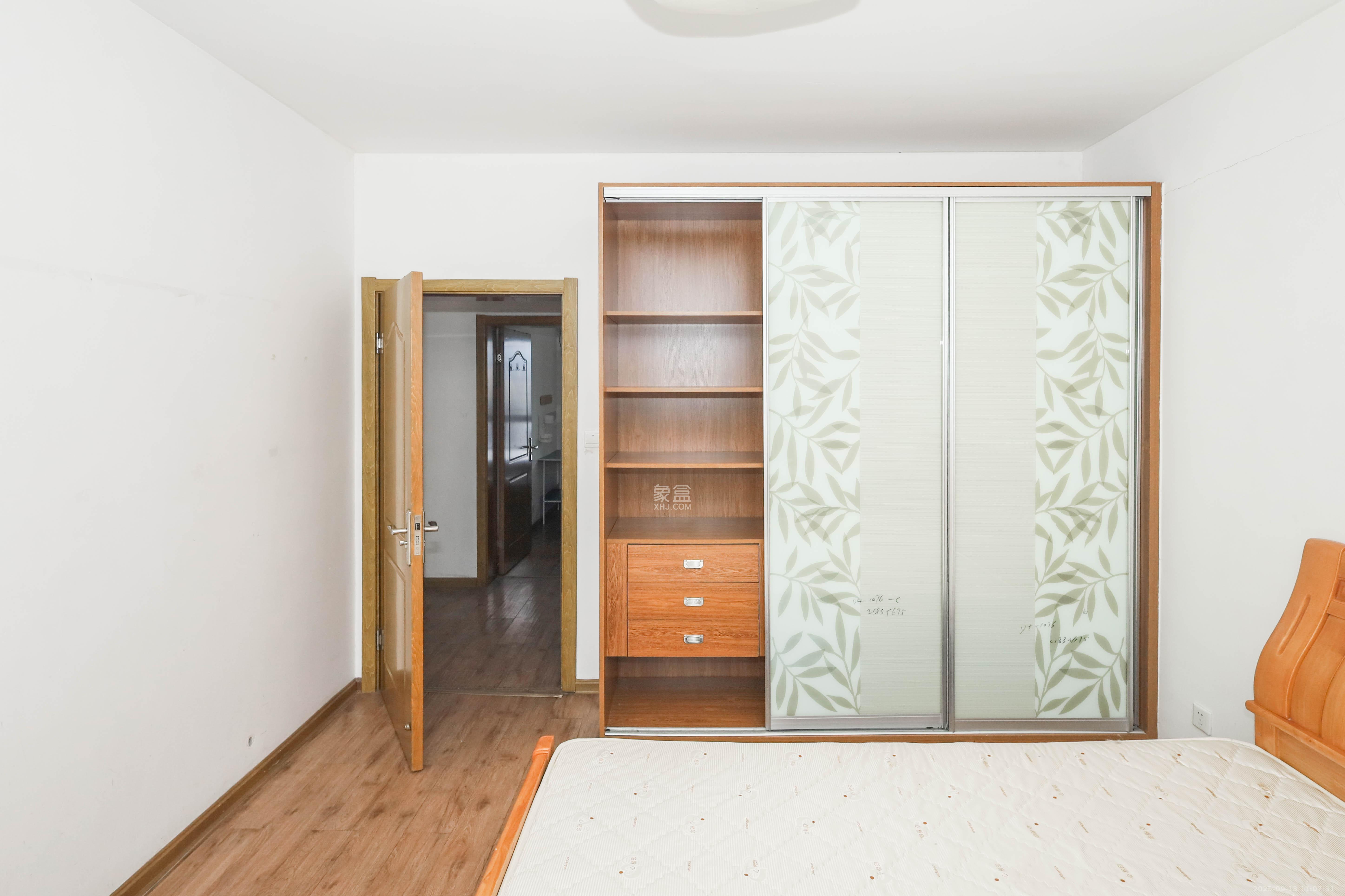 保利麓谷林语D区  3室1厅1卫    75.0万 保利麓谷林语D区  3室1厅1卫    75.0万卧室