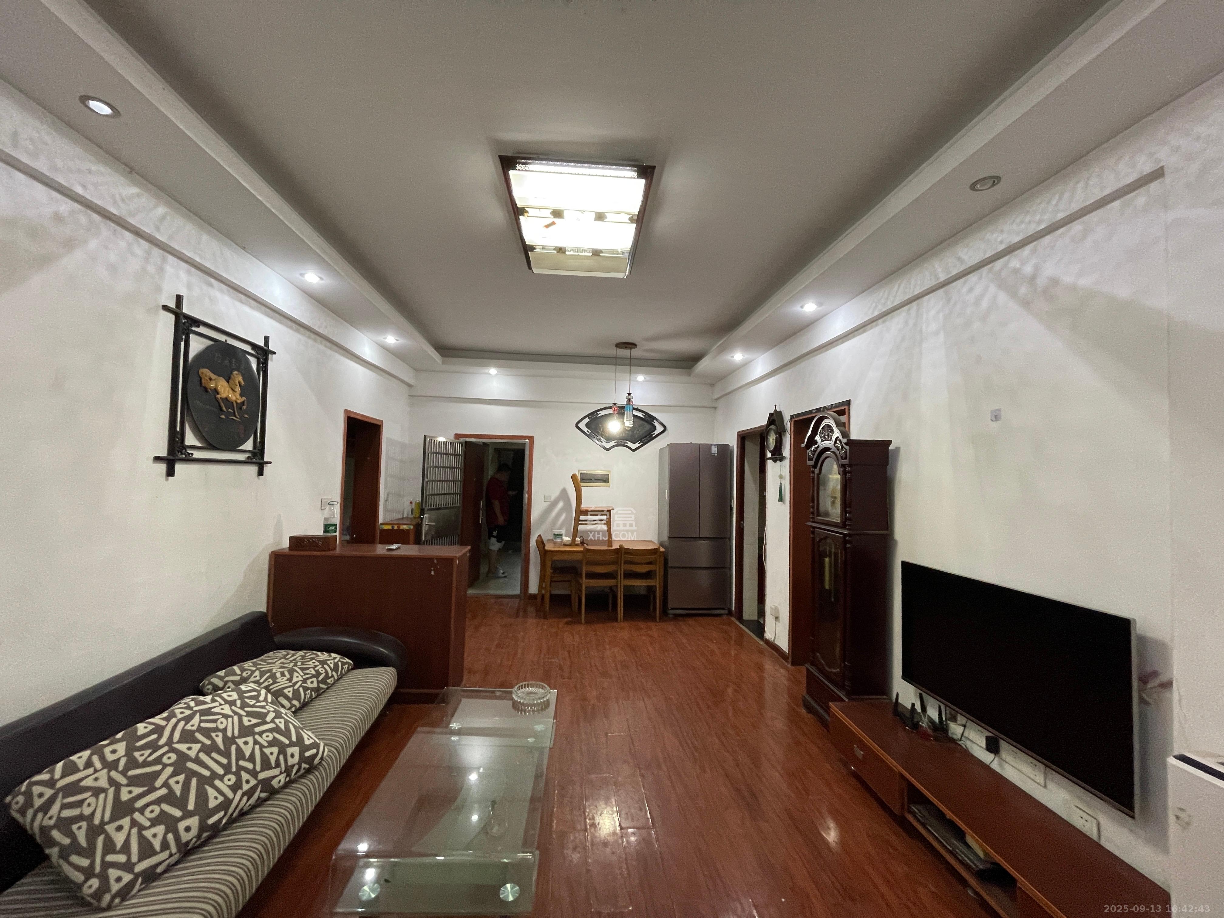 山水新城 2室2厅1卫 1400.0元/月 山水新城 2室2厅1卫 1400.0元/月室内图