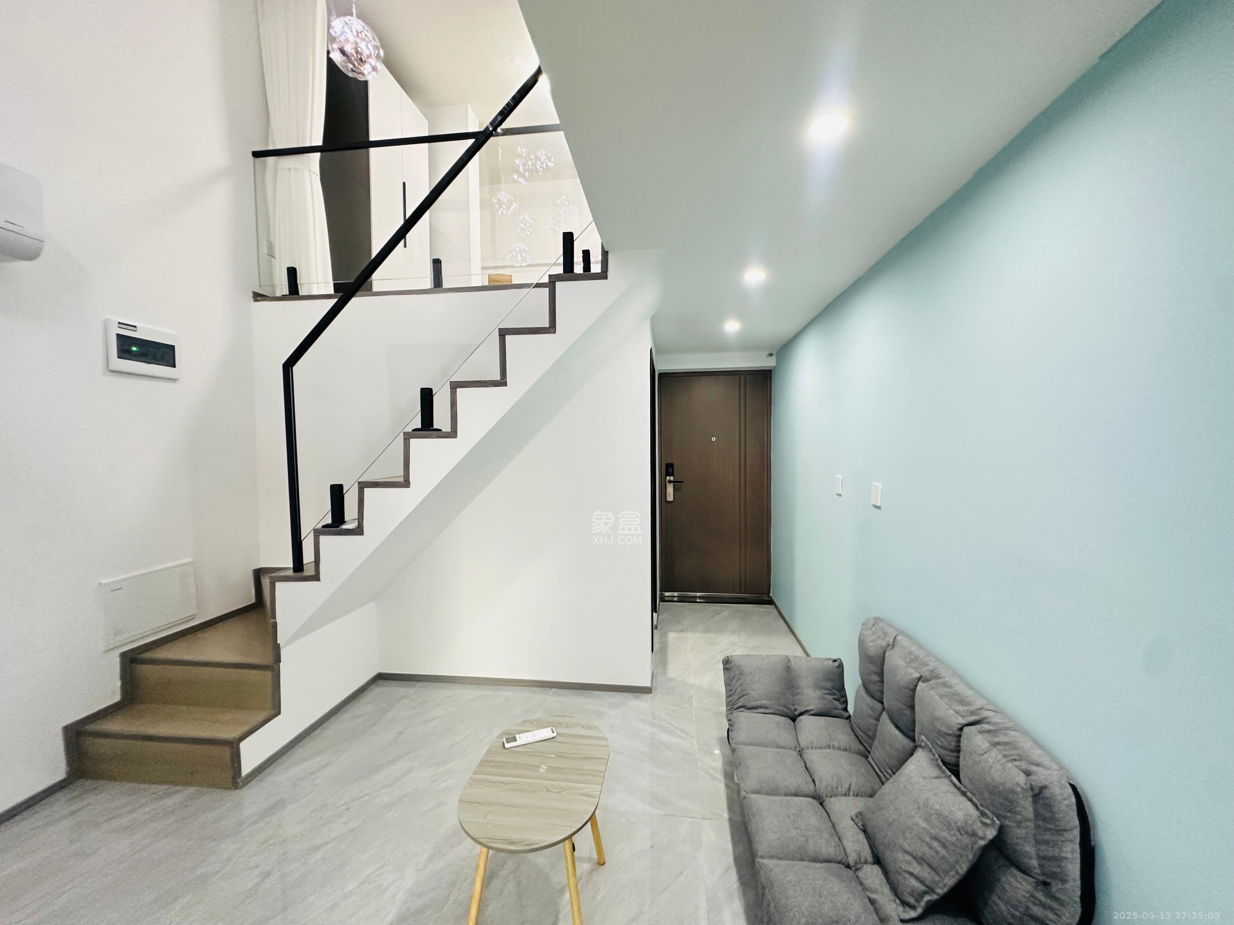 卓越中寰  2室1厅1卫    2700.0元/月室内图