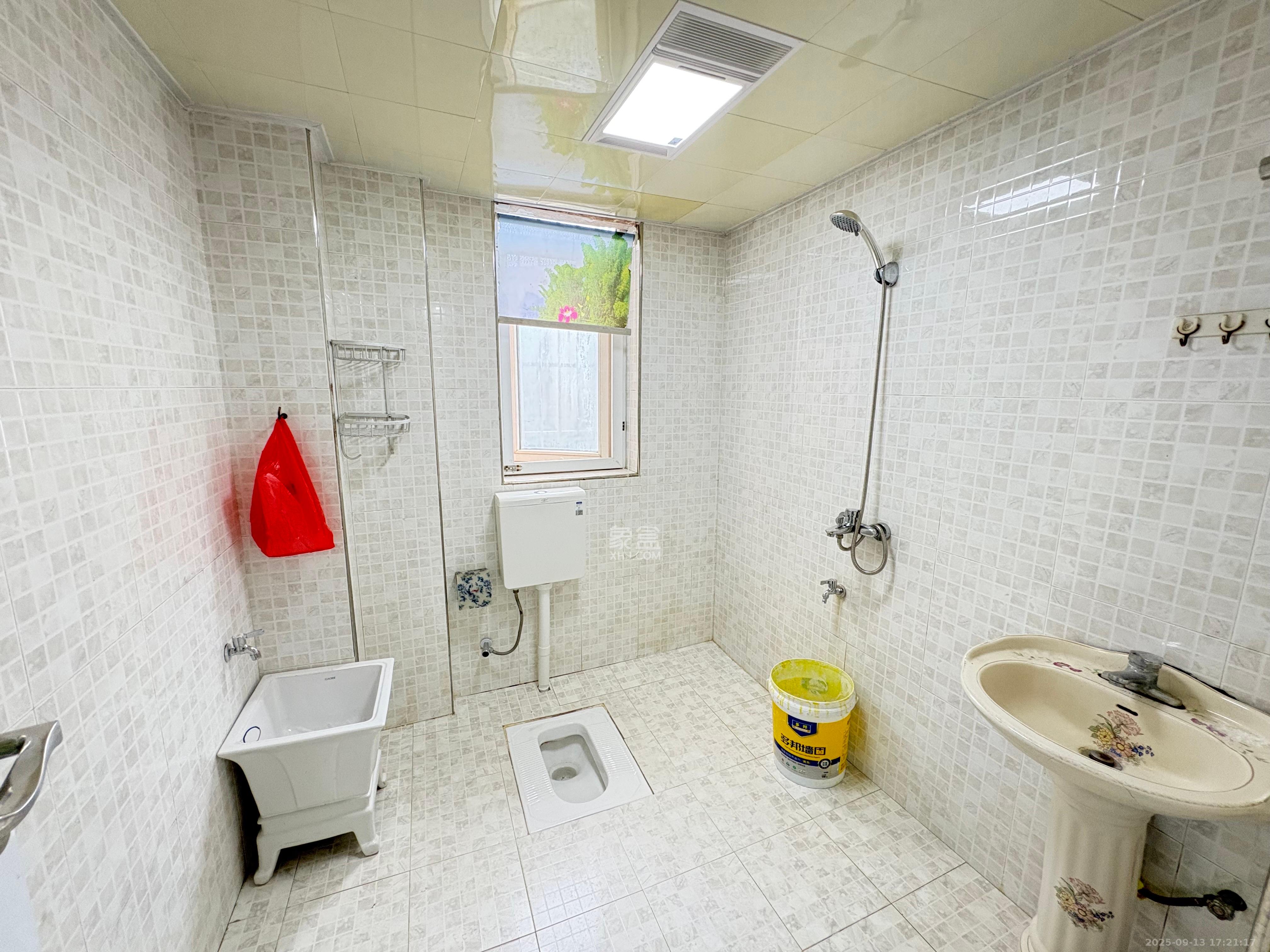 洋湖景园  3室2厅1卫    2400.0元/月室内图