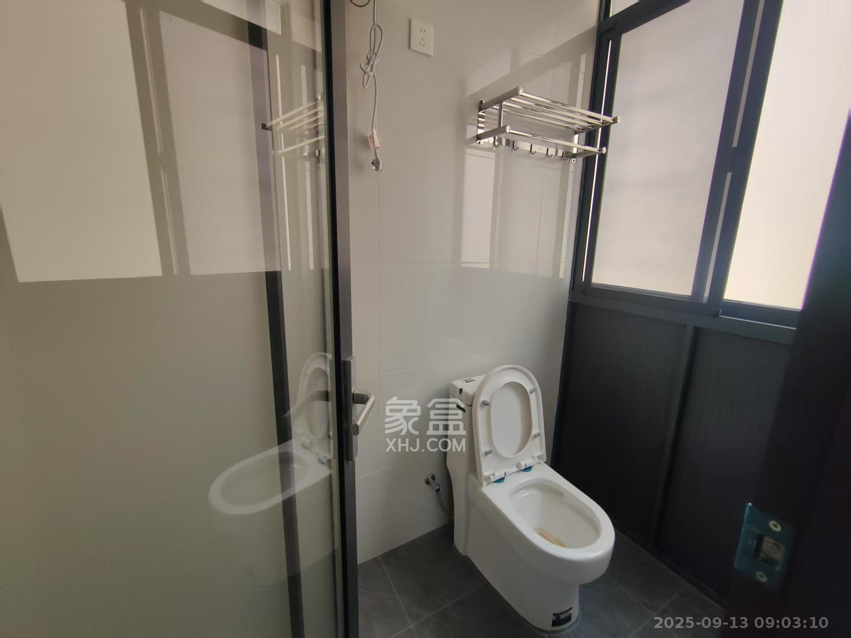 高升小区  4室2厅2卫   2800.00元/月室内图