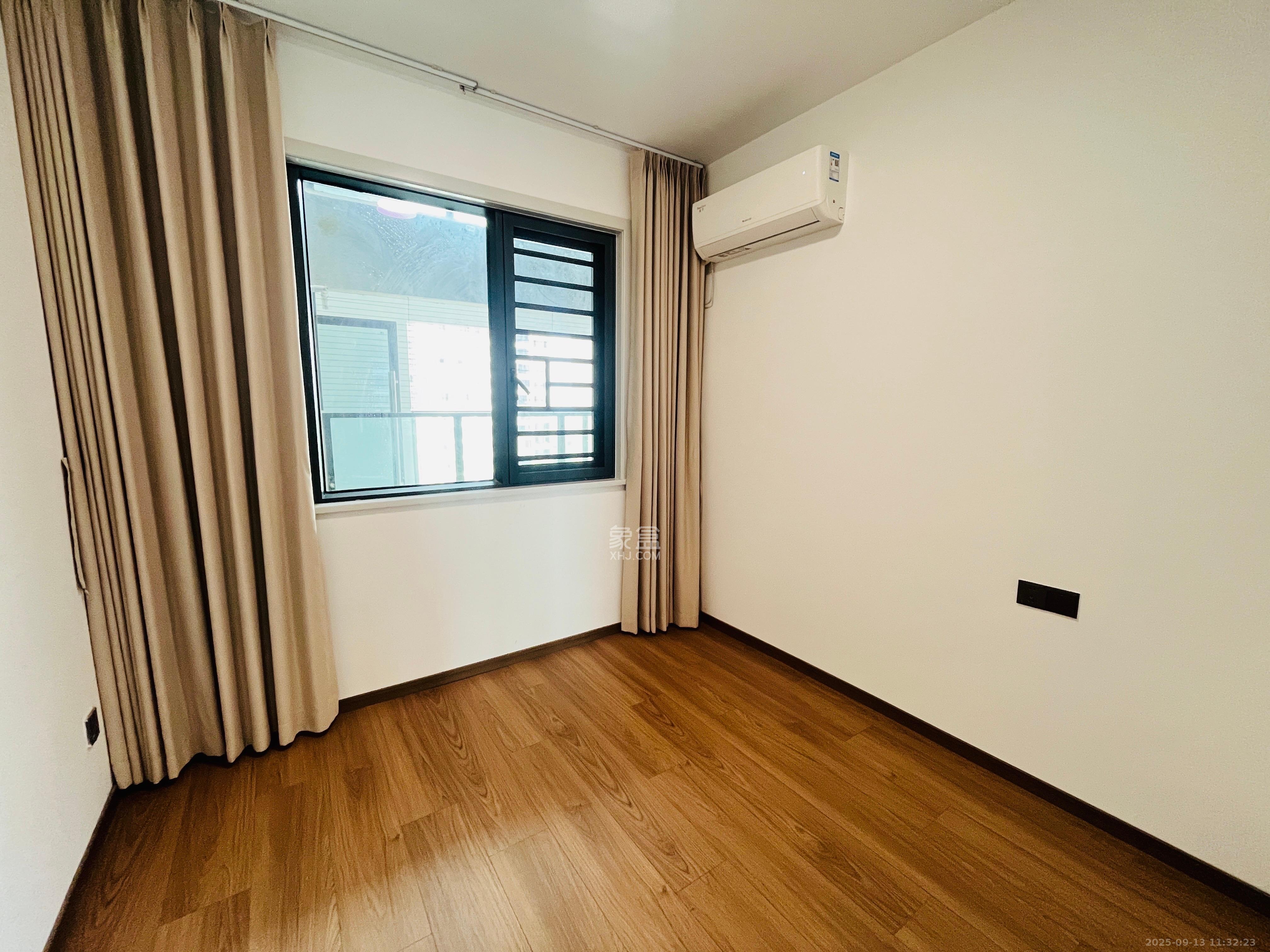 汉唐世家二期  3室2厅2卫    2300.0元/月室内图