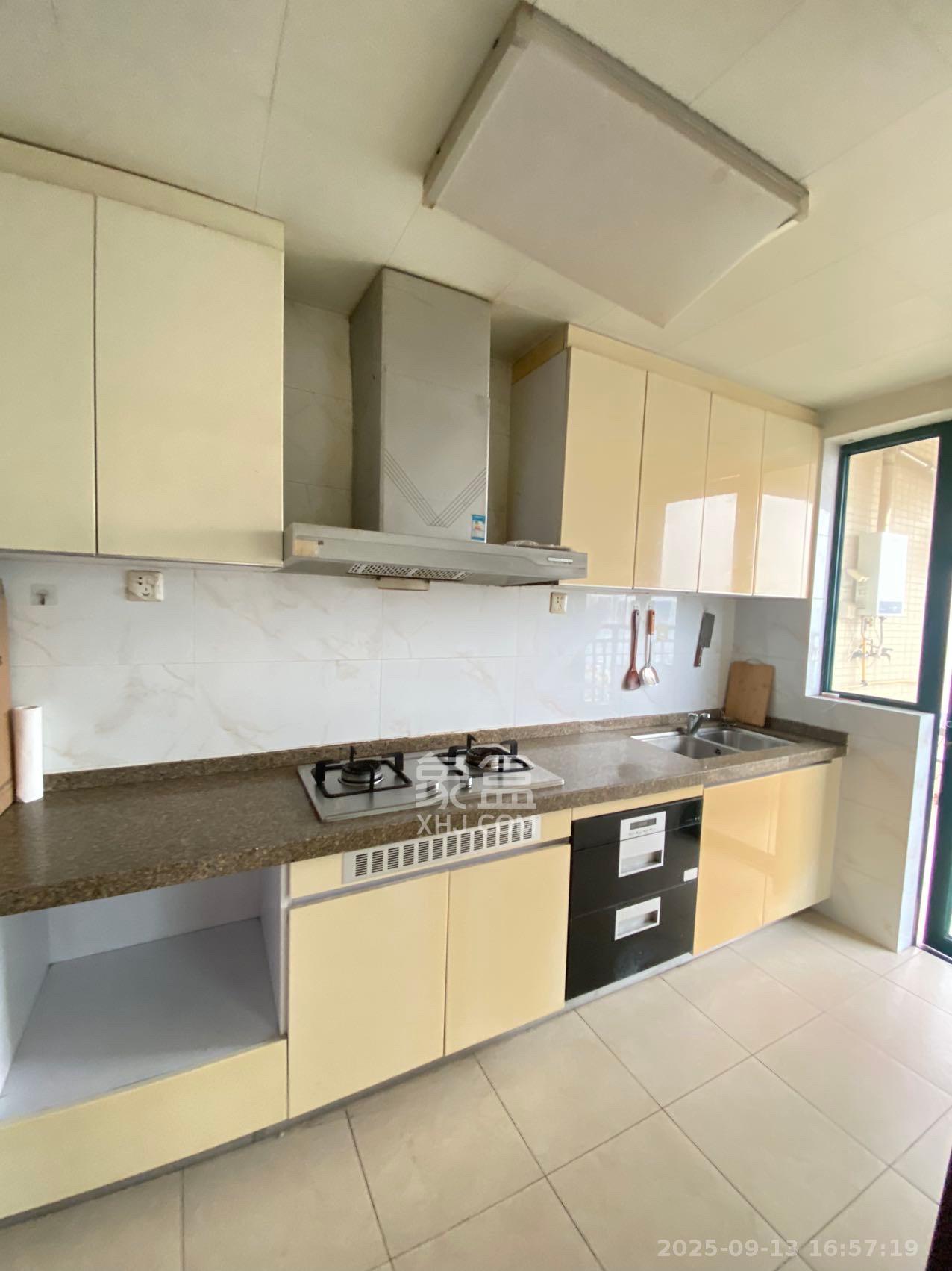 恒大雅苑 3室2厅2卫 2500.0元/月 恒大雅苑 3室2厅2卫 2500.0元/月室内图