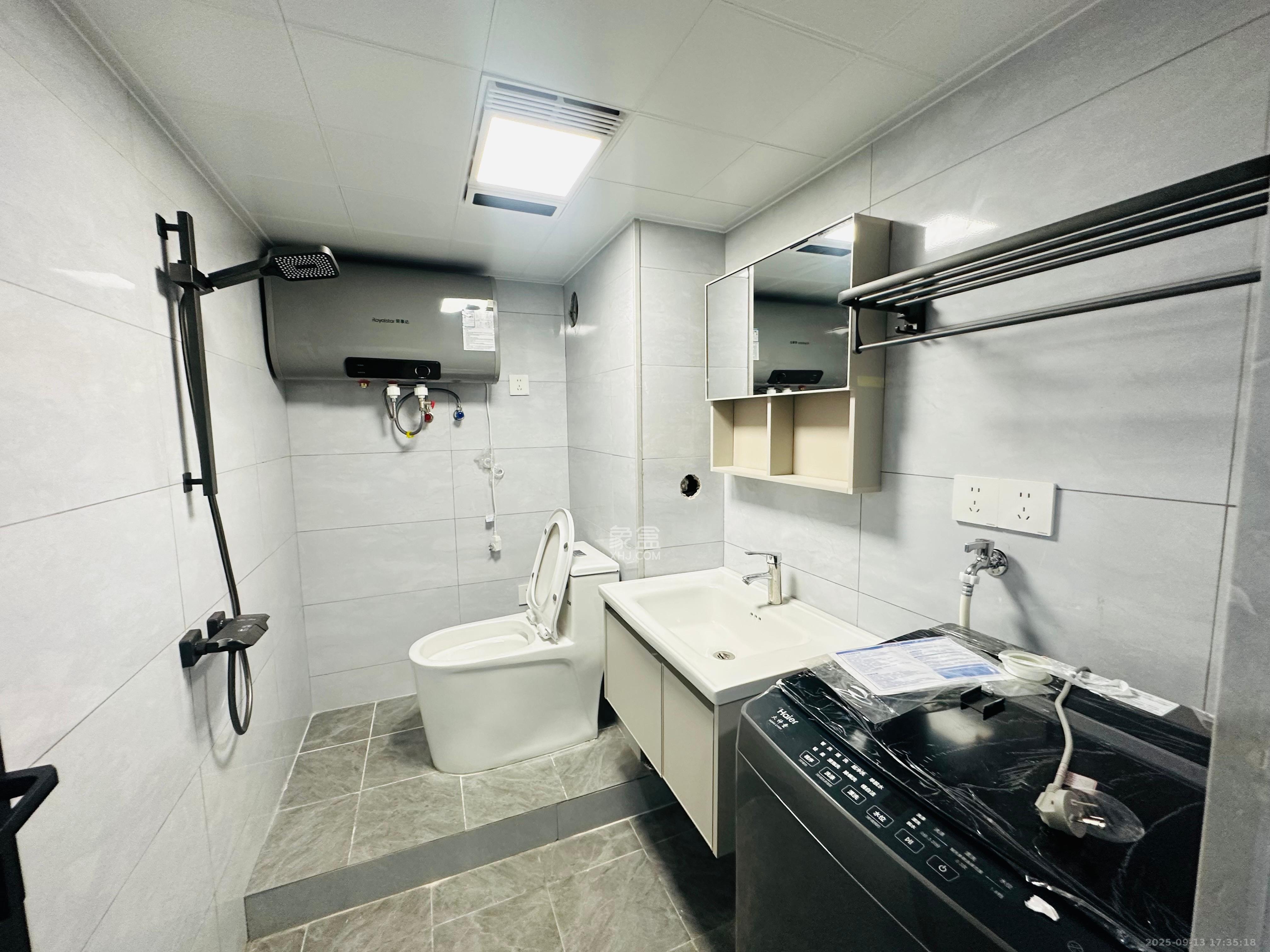 卓越中寰  2室1厅1卫    2700.0元/月室内图