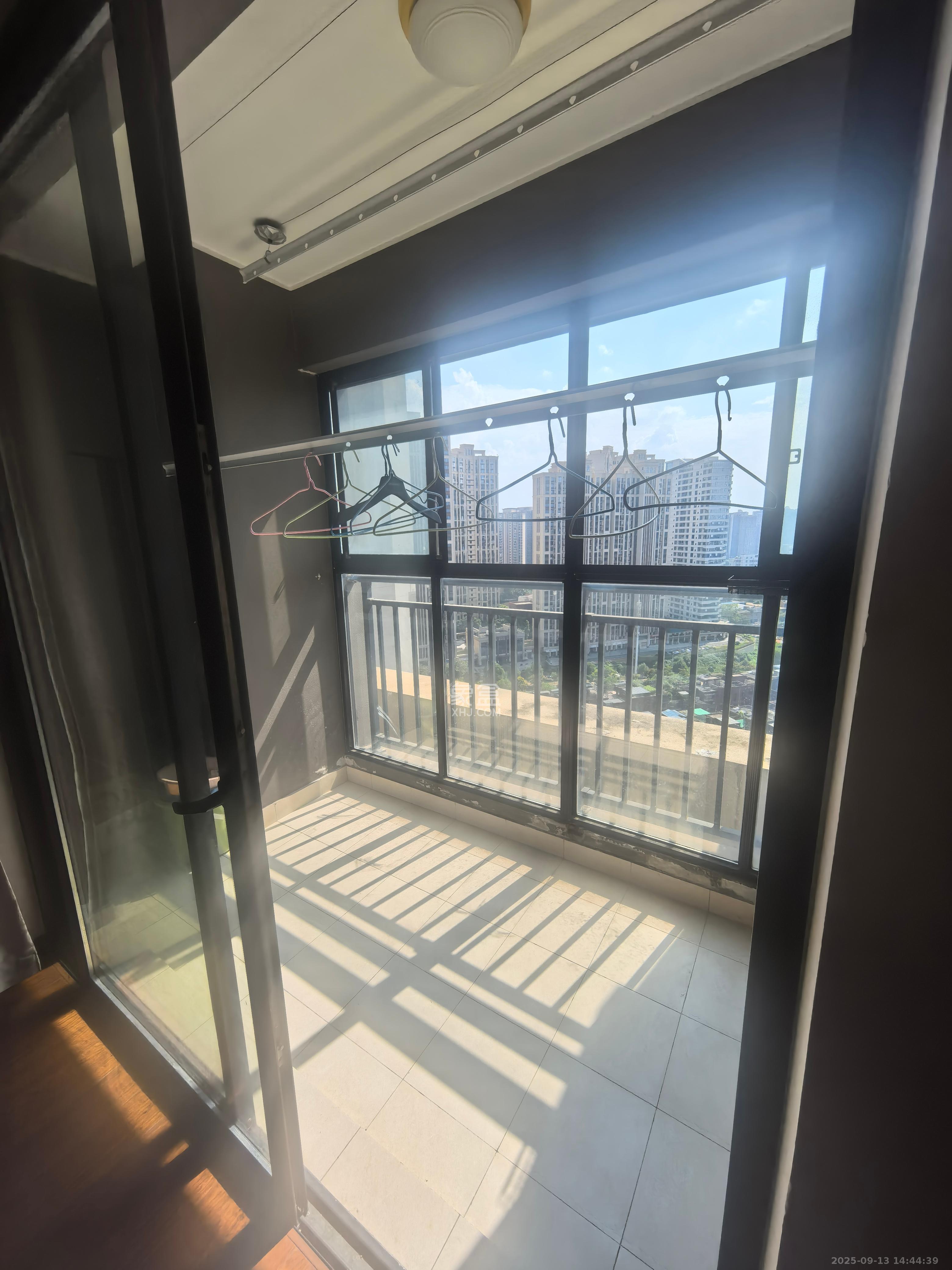 万科金域华府三四期  3室2厅2卫    2300.0元/月 万科金域华府三四期  3室2厅2卫    2300.0元/月室内图