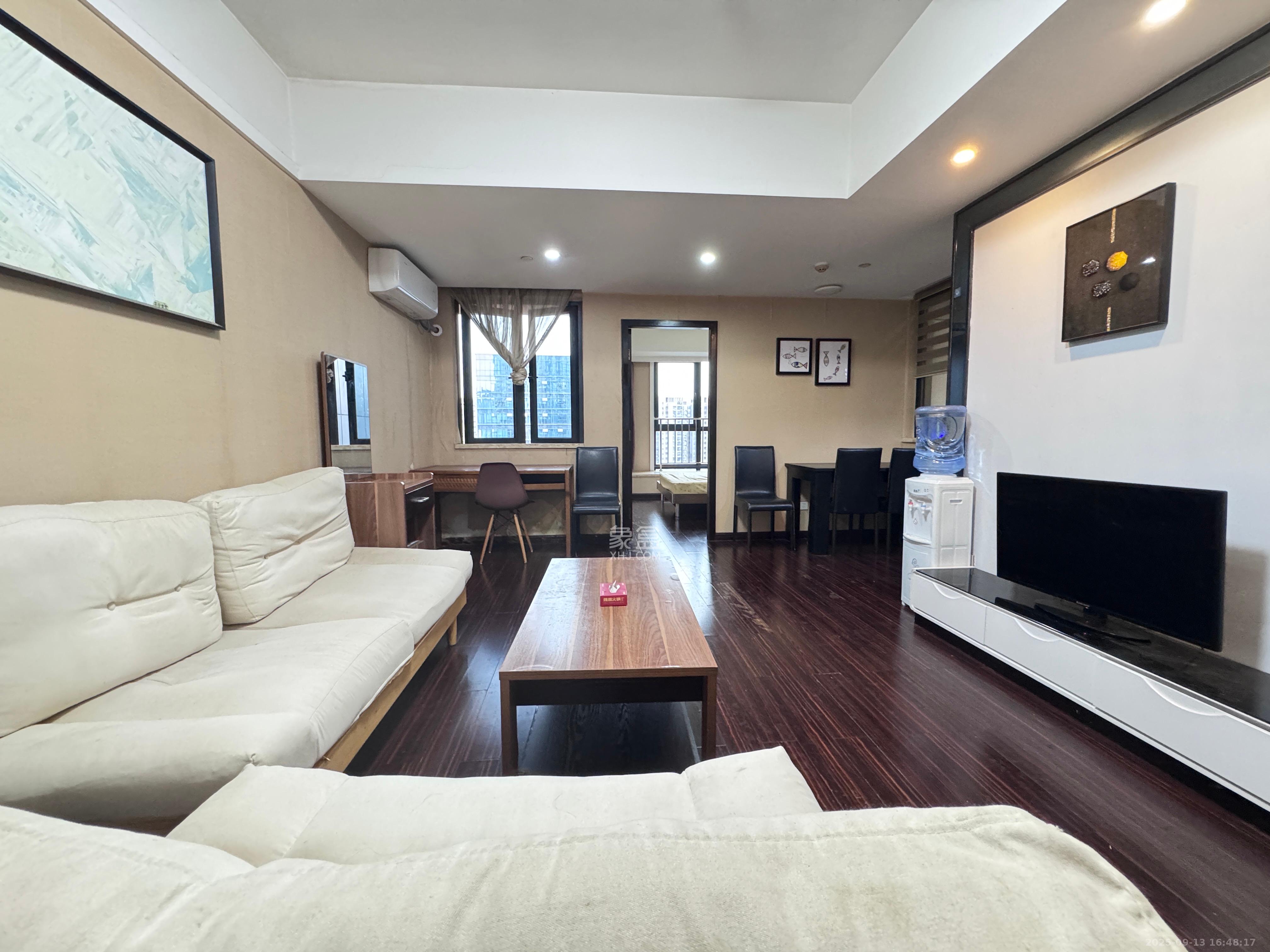 德思勤城市广场(宝格丽公寓) 1室1厅1卫 1800.0元/月 德思勤城市广场(宝格丽公寓) 1室1厅1卫 1800.0元/月室内图