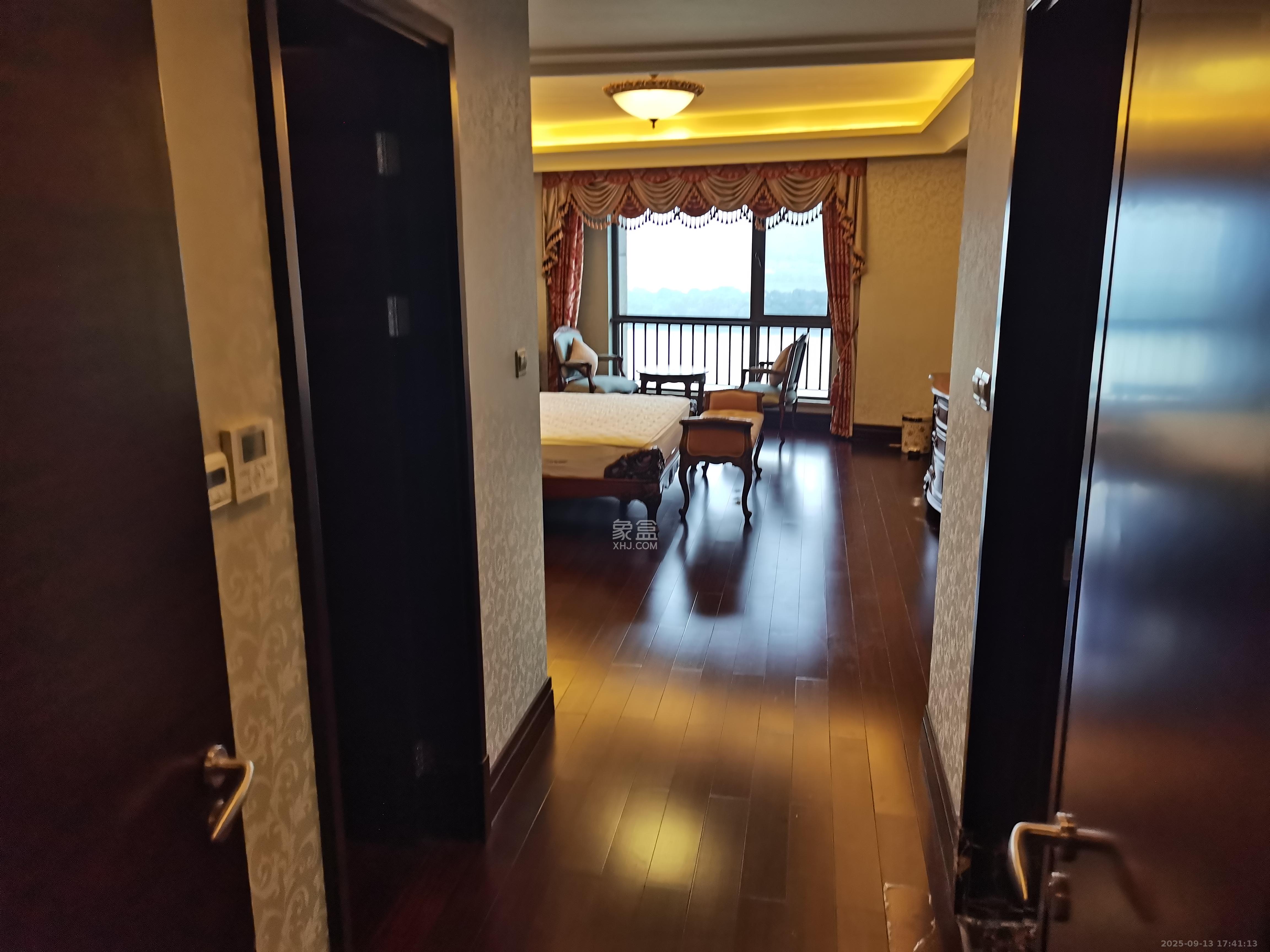 华远华中心  5室2厅2卫    18000.0元/月室内图