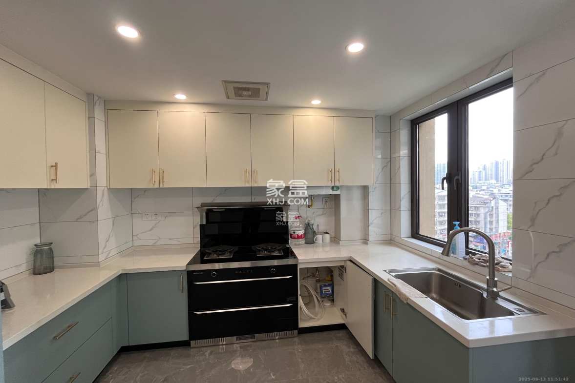 华润琨瑜府  4室2厅2卫    4500.0元/月 华润琨瑜府  4室2厅2卫    4500.0元/月室内图