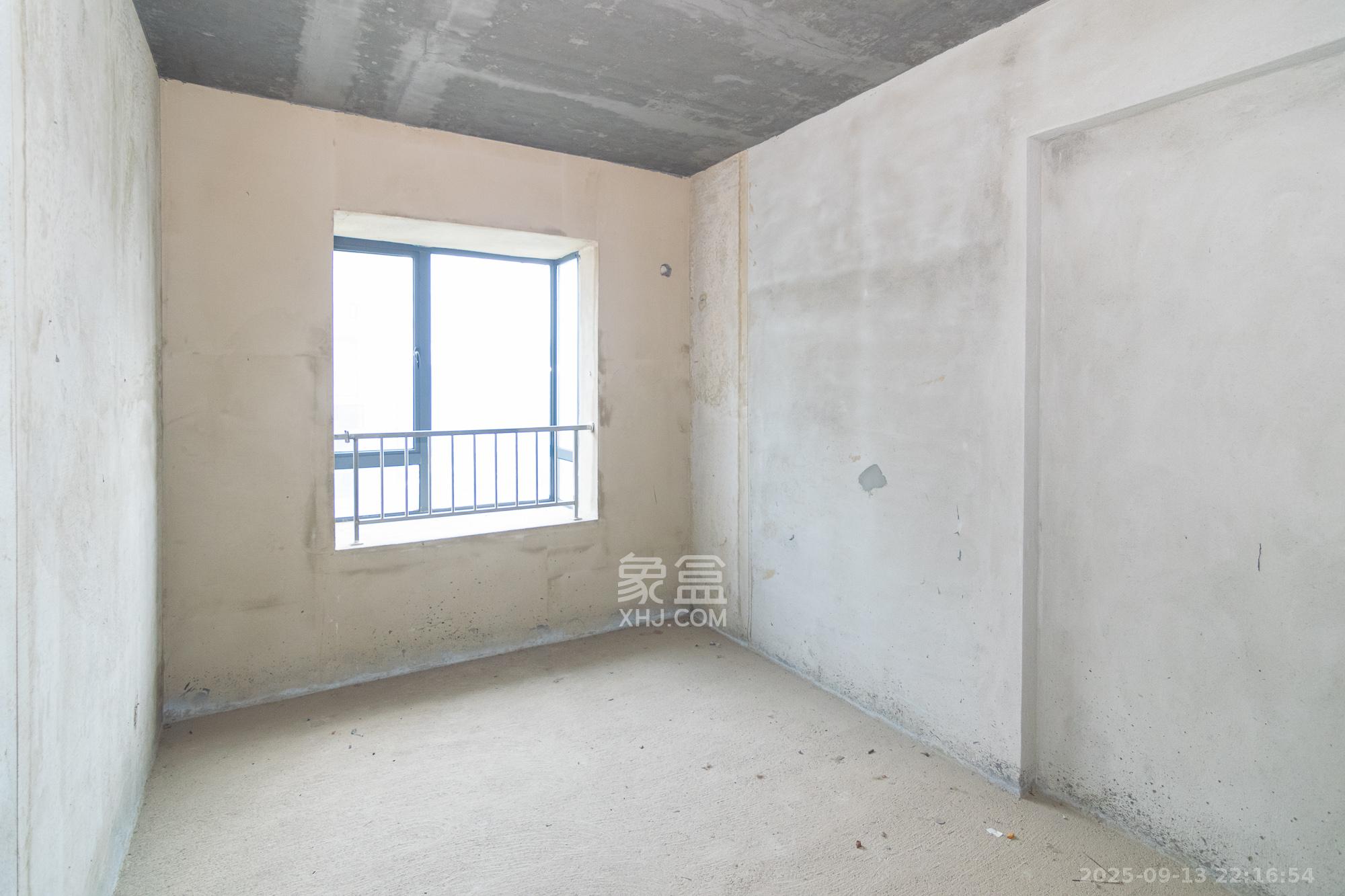 联诚雅郡 5室2厅2卫 98.0万 联诚雅郡 5室2厅2卫 98.0万卧室