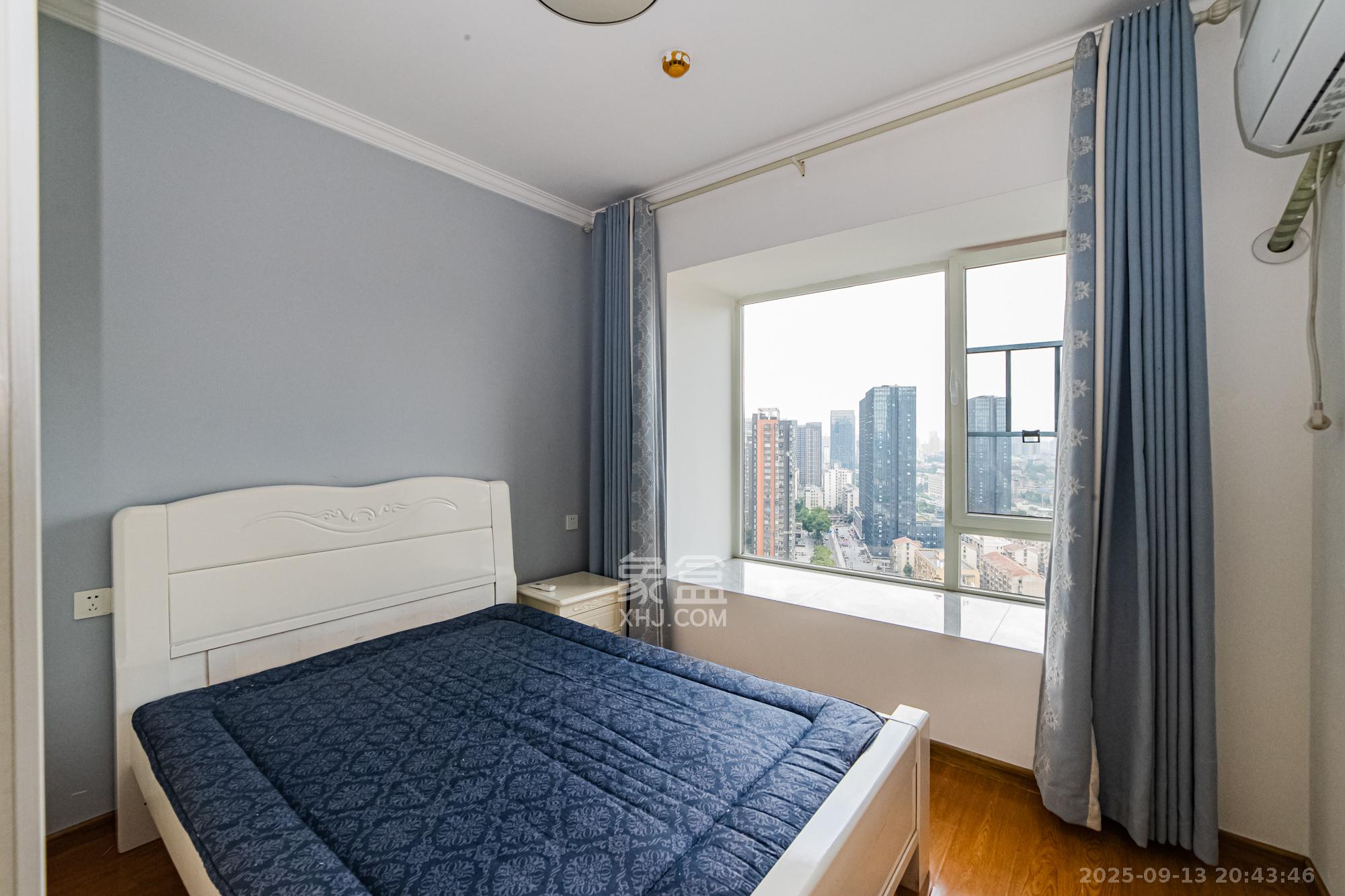 北辰三角洲E7区 3室2厅2卫 170.0万 北辰三角洲E7区 3室2厅2卫 170.0万卧室