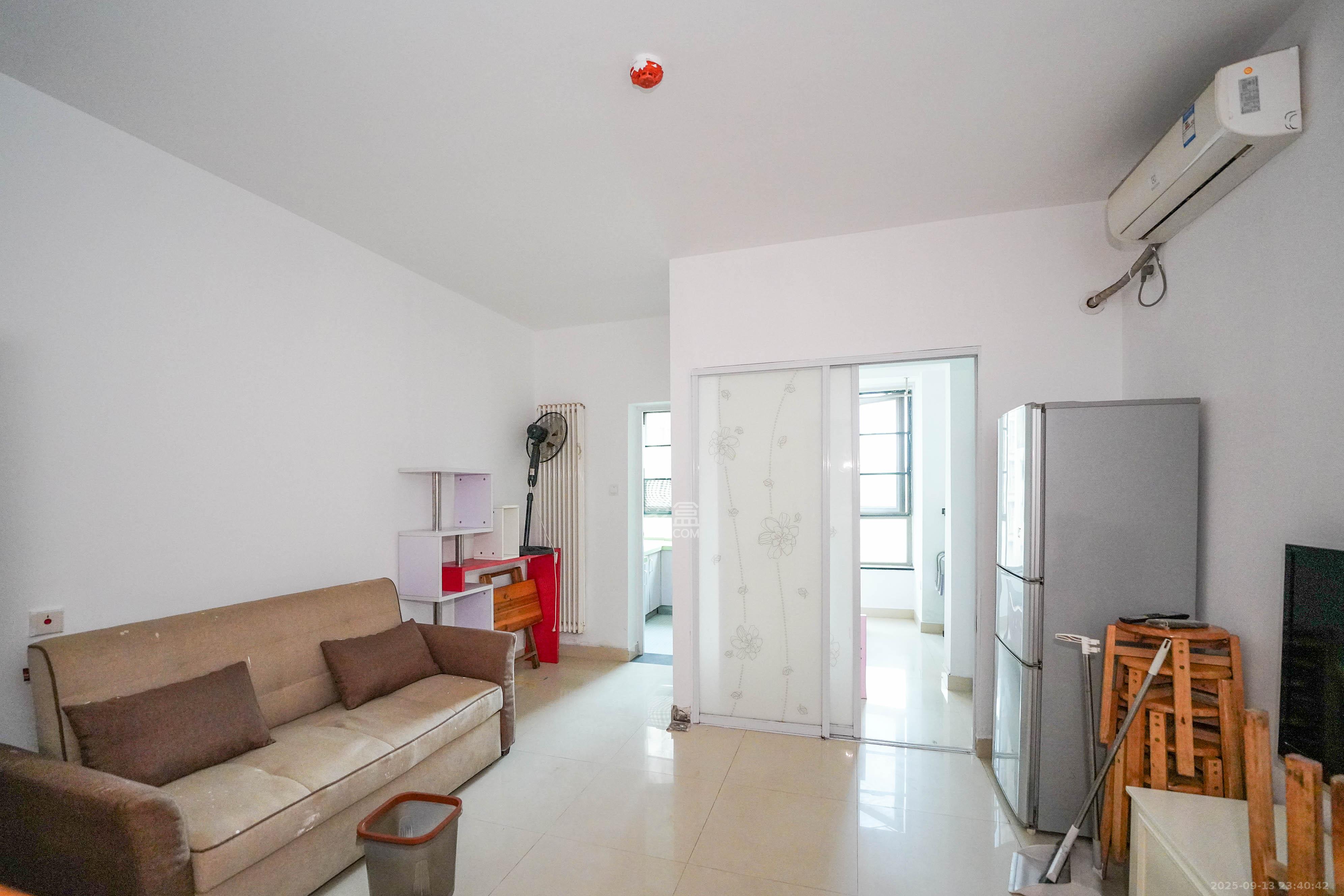 怡海星城  1室1厅1卫    18.0万客厅