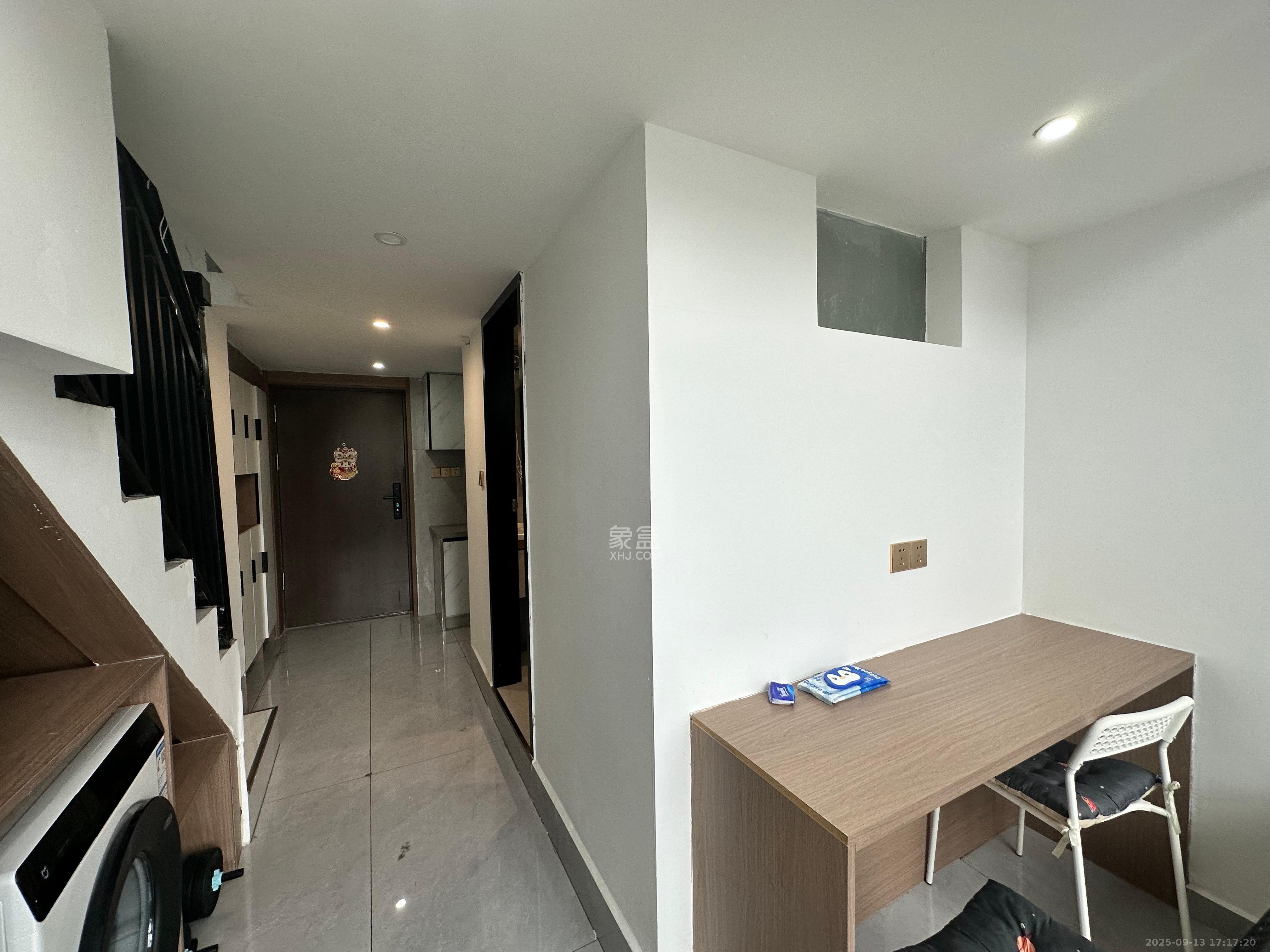 龙湖铂金岛  1室1厅1卫    1900.0元/月室内图