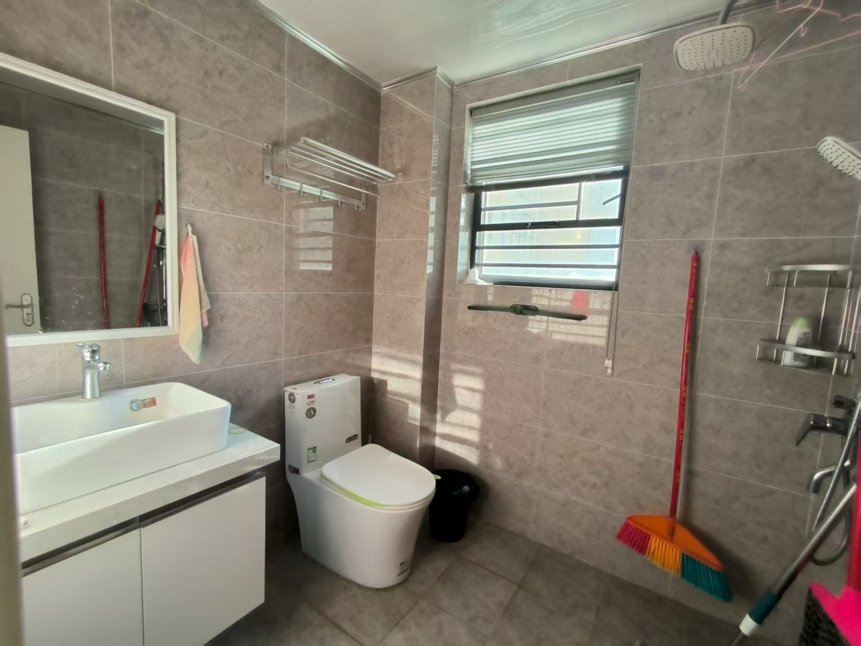 港岛花园 3室2厅2卫 3200.0元/月 港岛花园 3室2厅2卫 3200.0元/月室内图