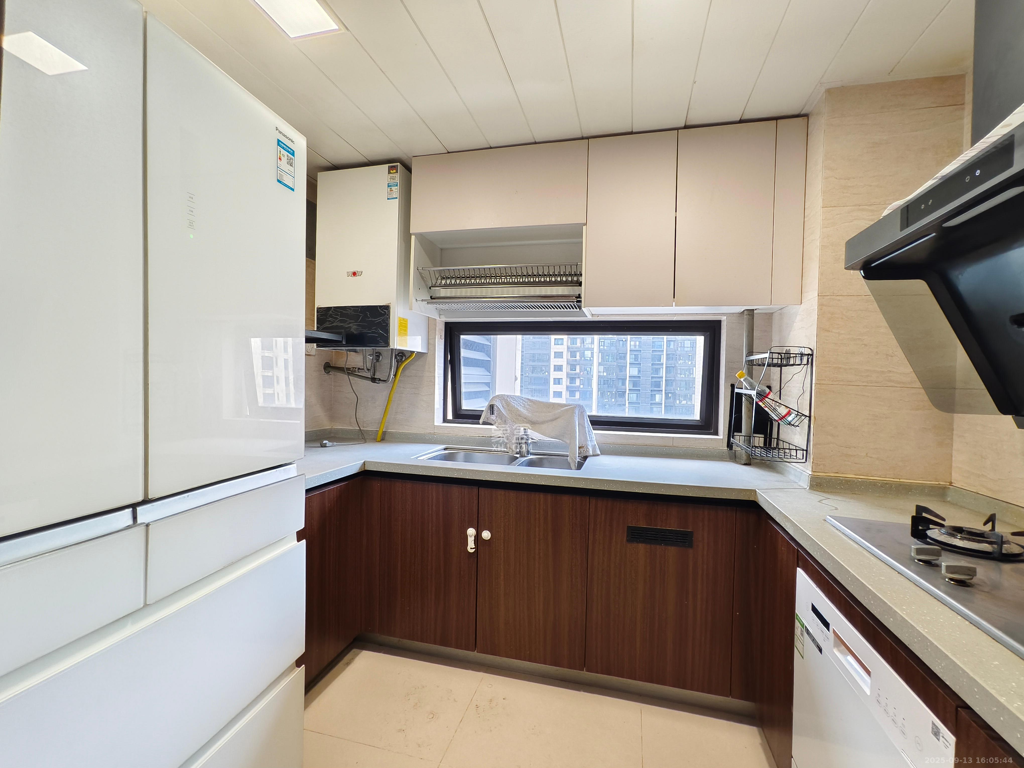 万科里金域滨江  4室2厅2卫    4800.0元/月室内图