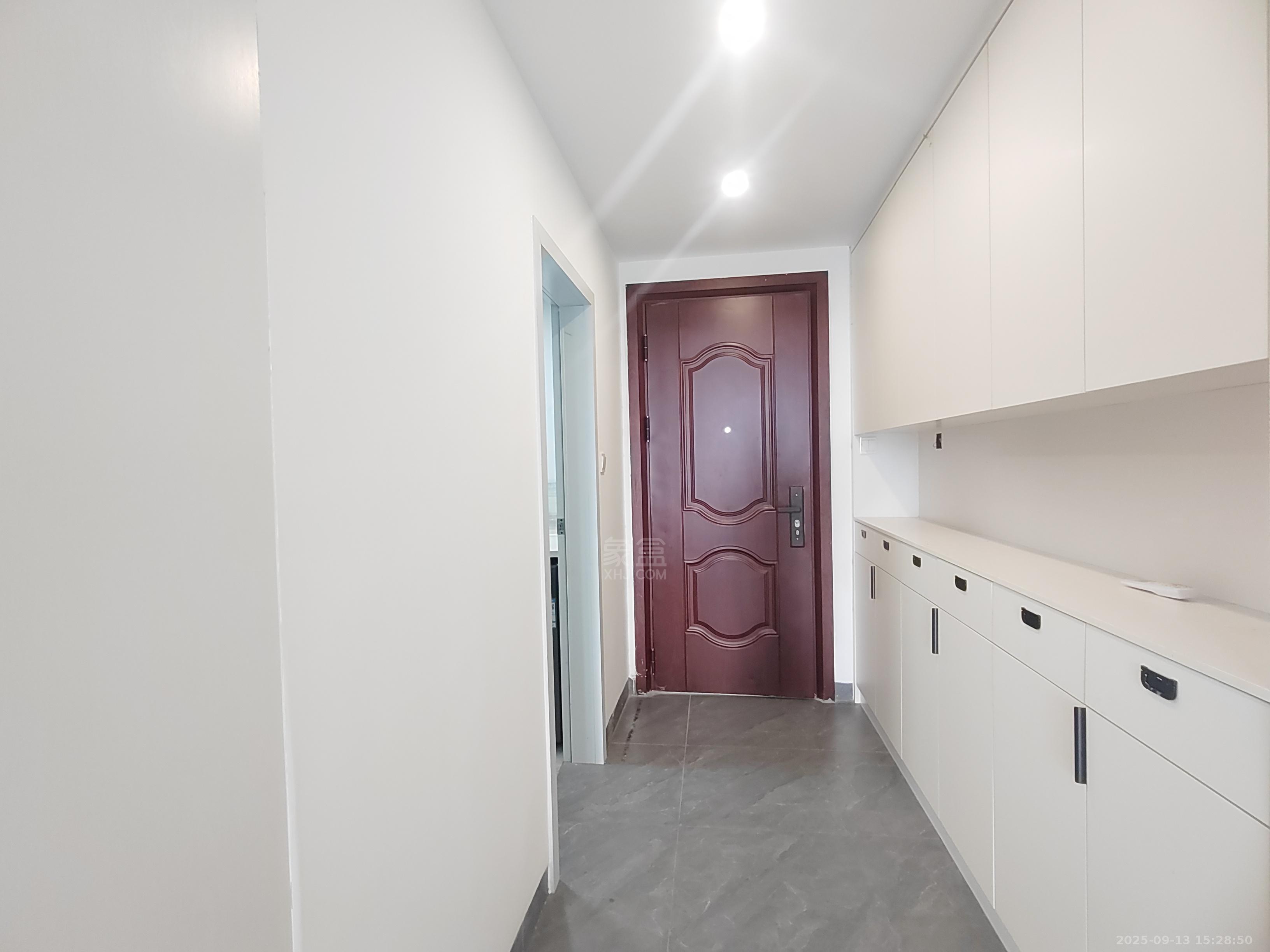 奥园广场 1室1厅1卫 1500.0元/月 奥园广场 1室1厅1卫 1500.0元/月室内图