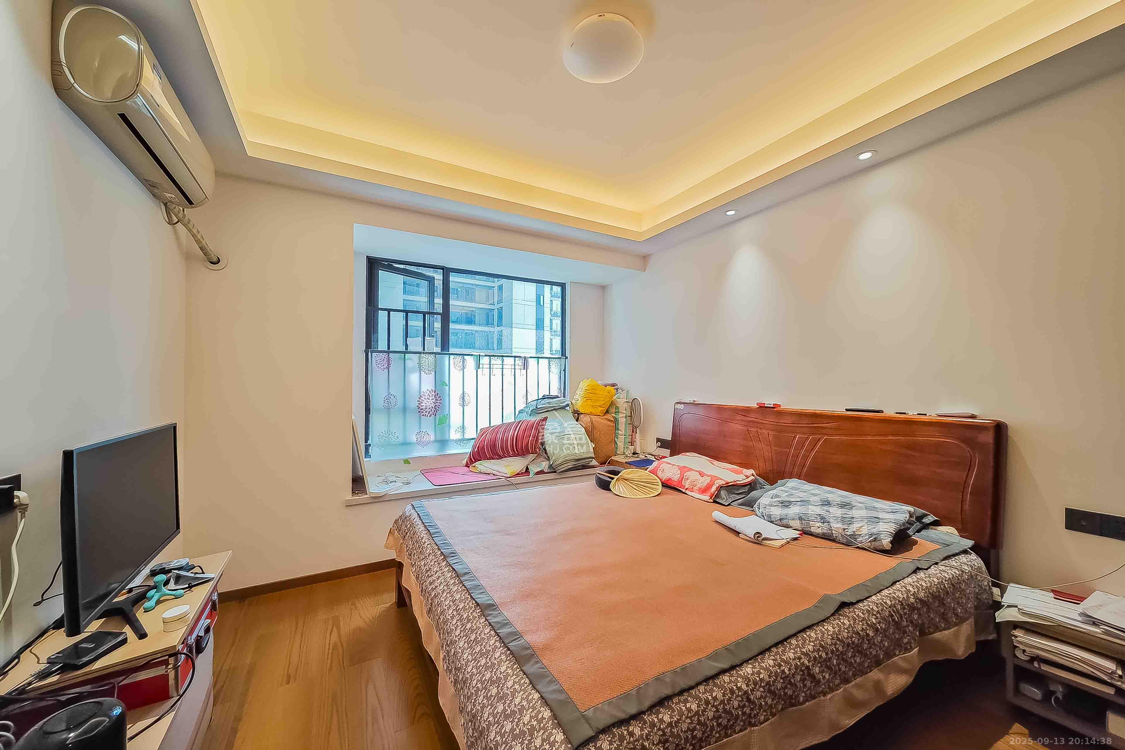 旭辉雨花郡  3室2厅2卫    148.0万卧室