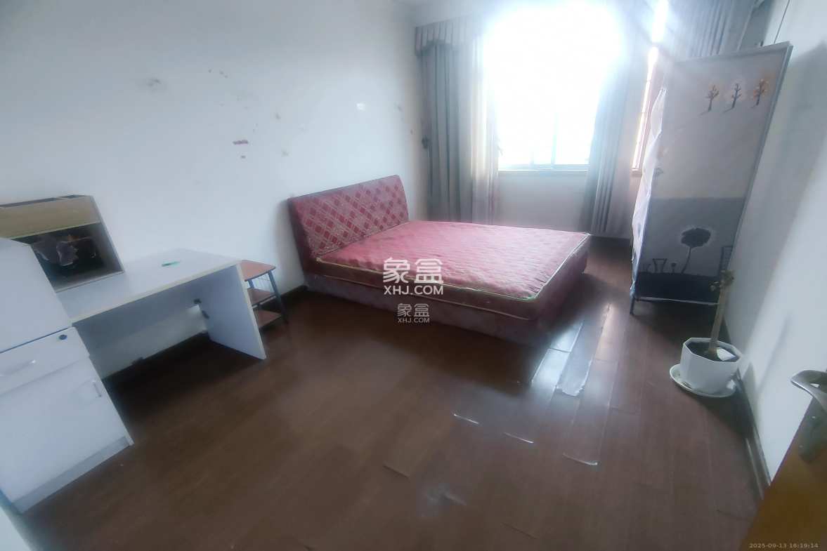 湘华公寓 5室2厅2卫 2600.0元/月 湘华公寓 5室2厅2卫 2600.0元/月室内图