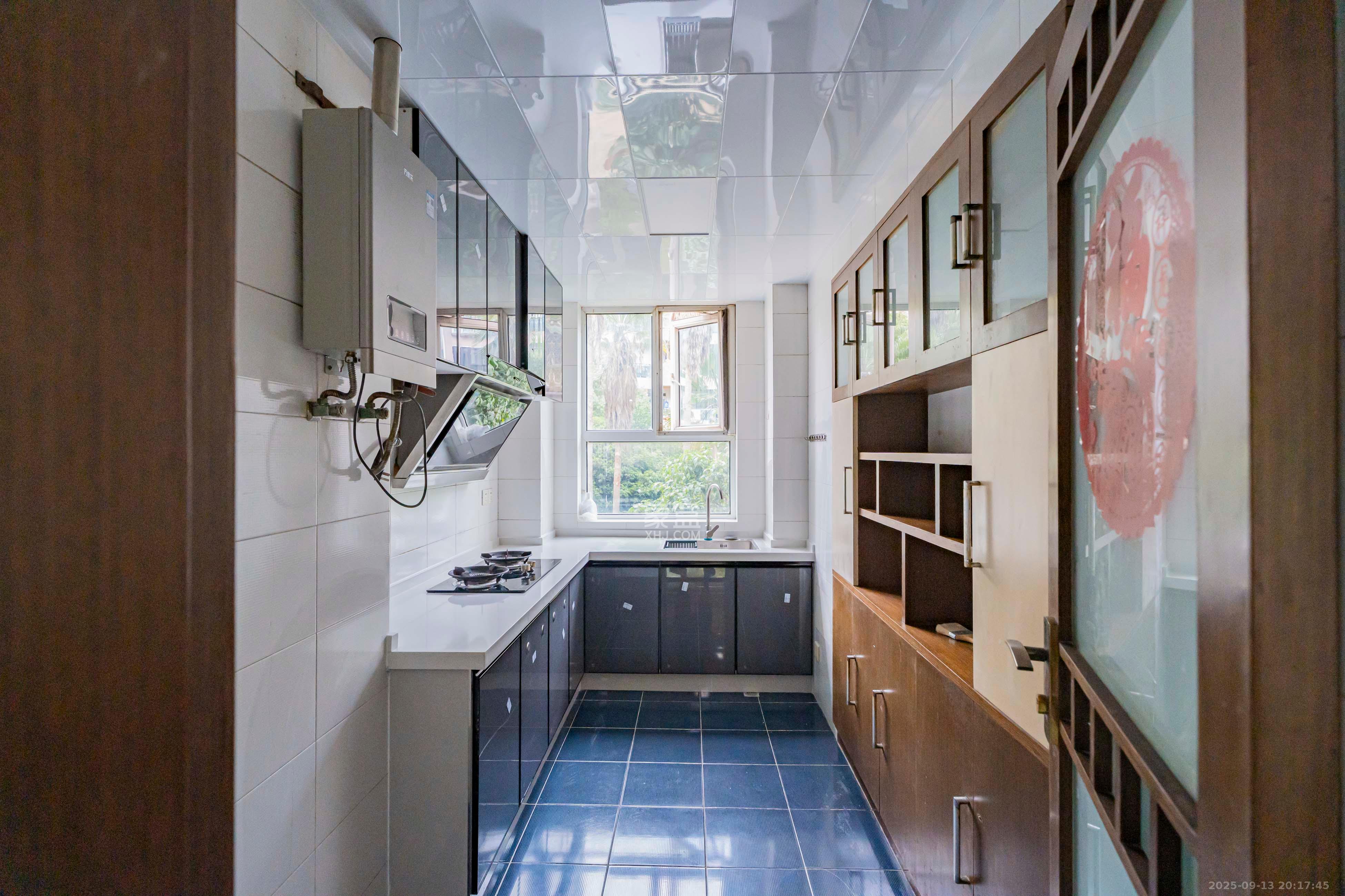 左岸春天  4室2厅2卫    128.0万厨房